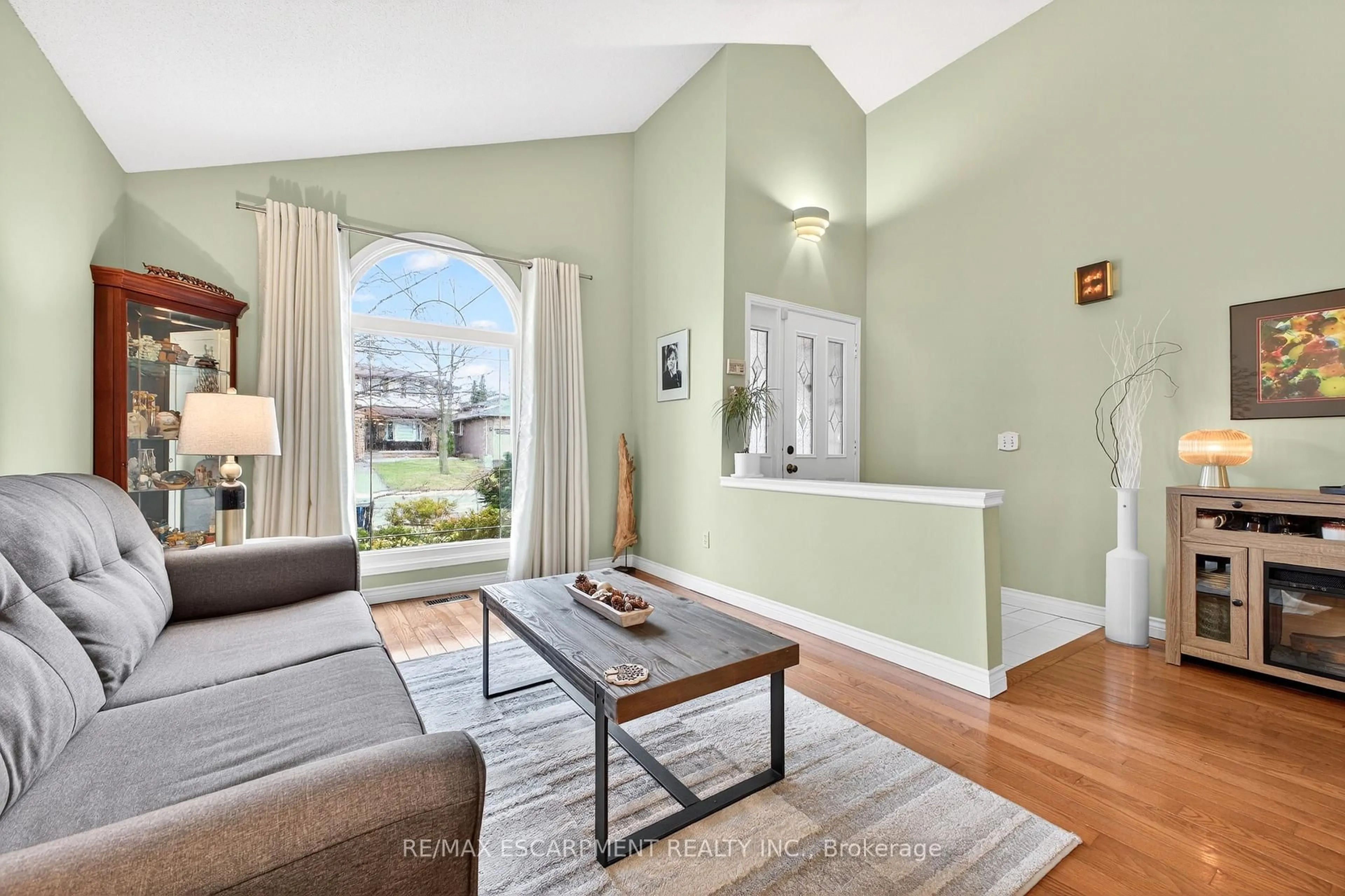 Living room with furniture, unknown for 22 NOVOCO Dr, Hamilton Ontario L9C 7E8