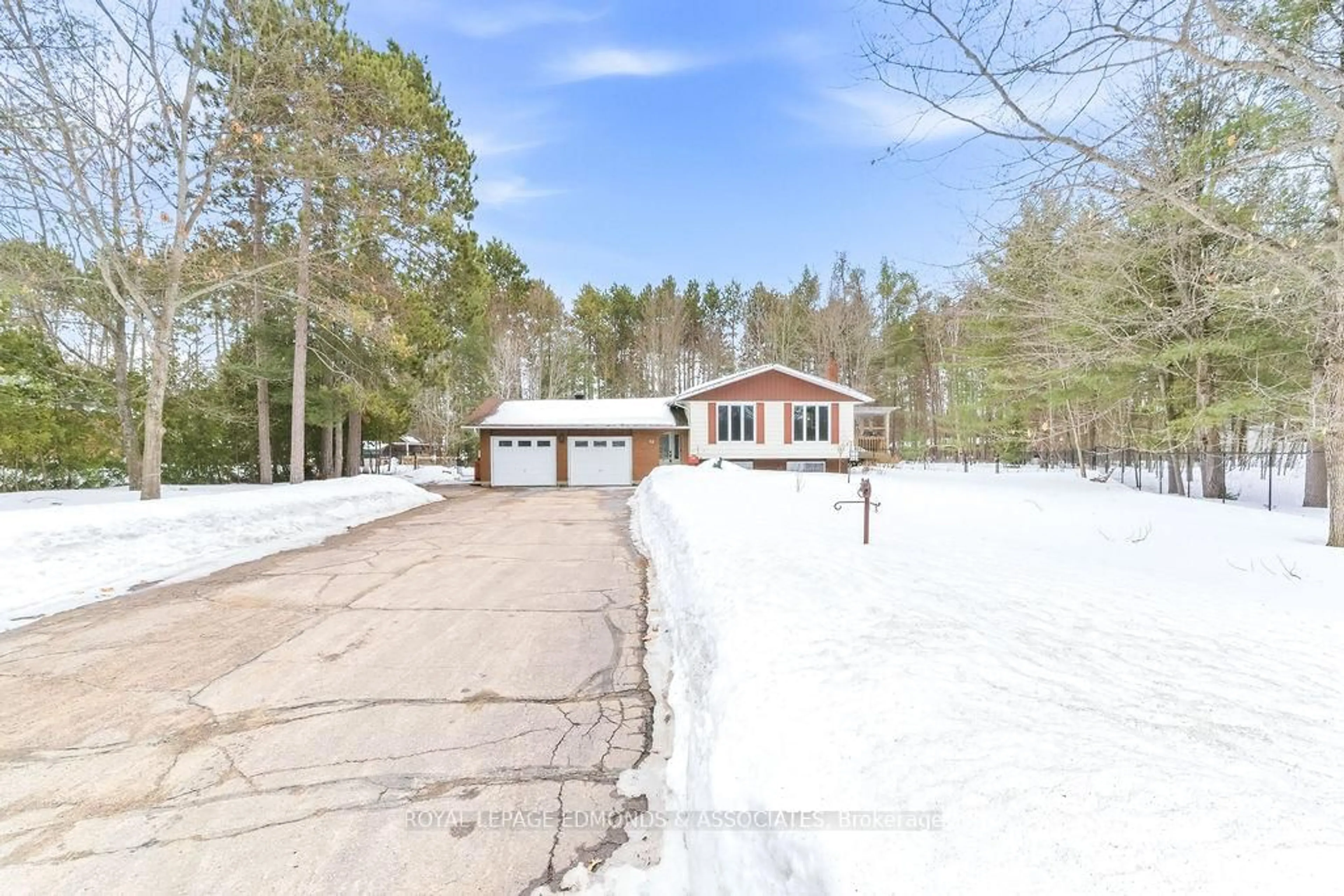 A pic from outside/outdoor area/front of a property/back of a property/a pic from drone, street for 15 Mckay St, Petawawa Ontario K8H 3G7
