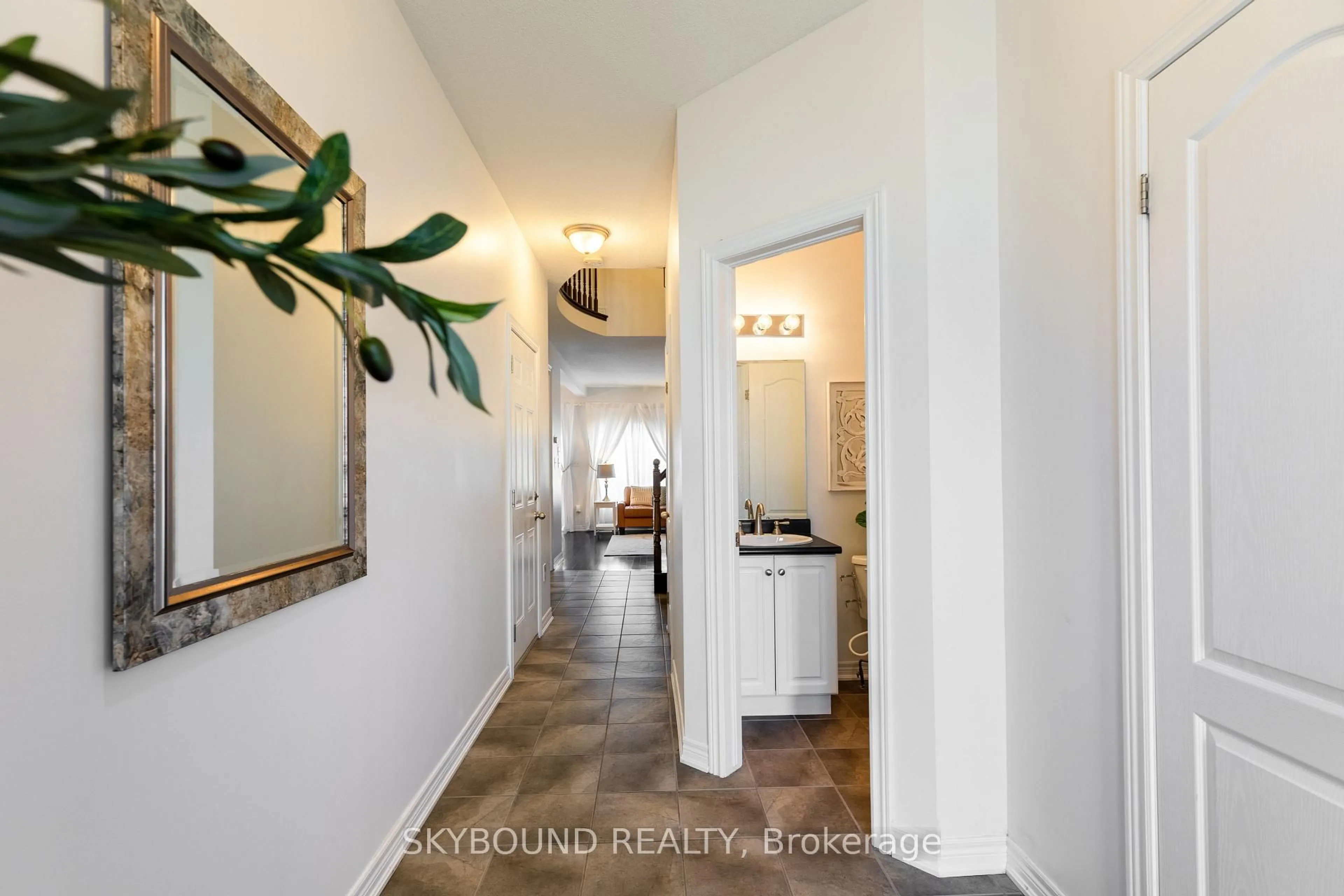 Indoor entryway for 257 Carla Ave #12, Hamilton Ontario L8G 3M9