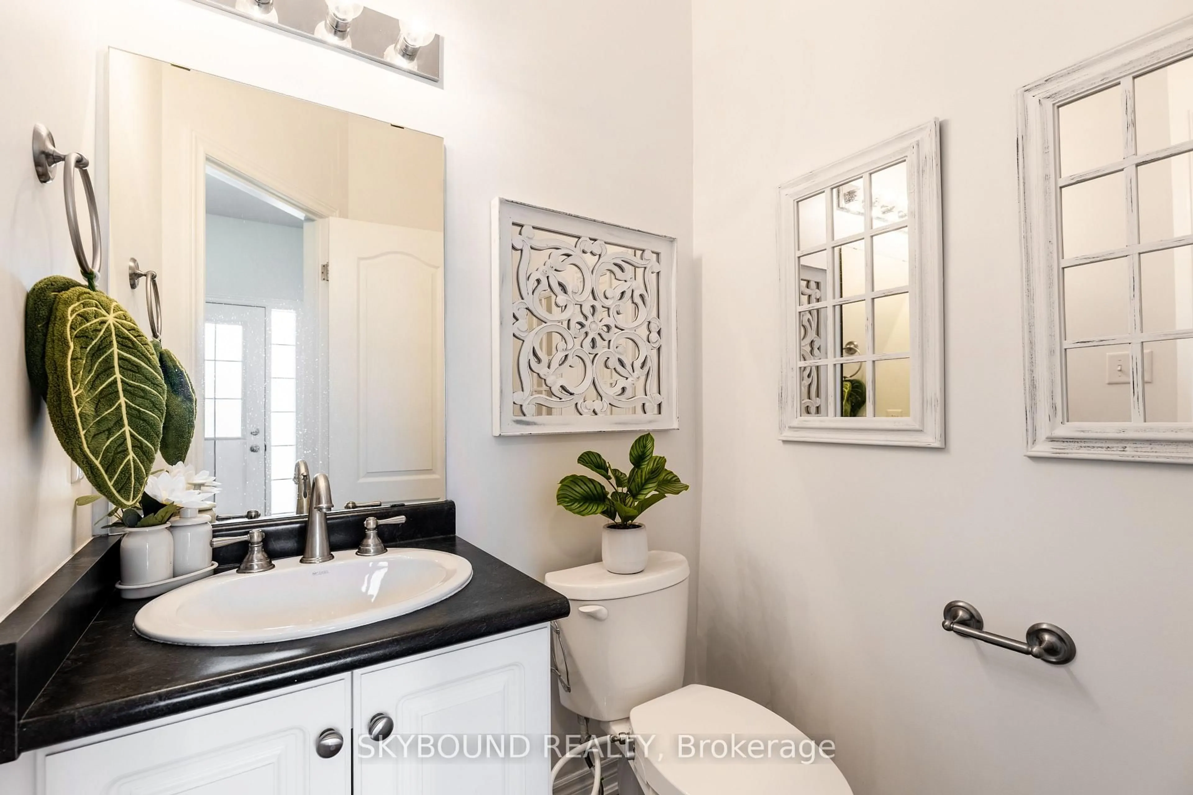 Contemporary bathroom, ceramic/tile floor for 257 Carla Ave #12, Hamilton Ontario L8G 3M9