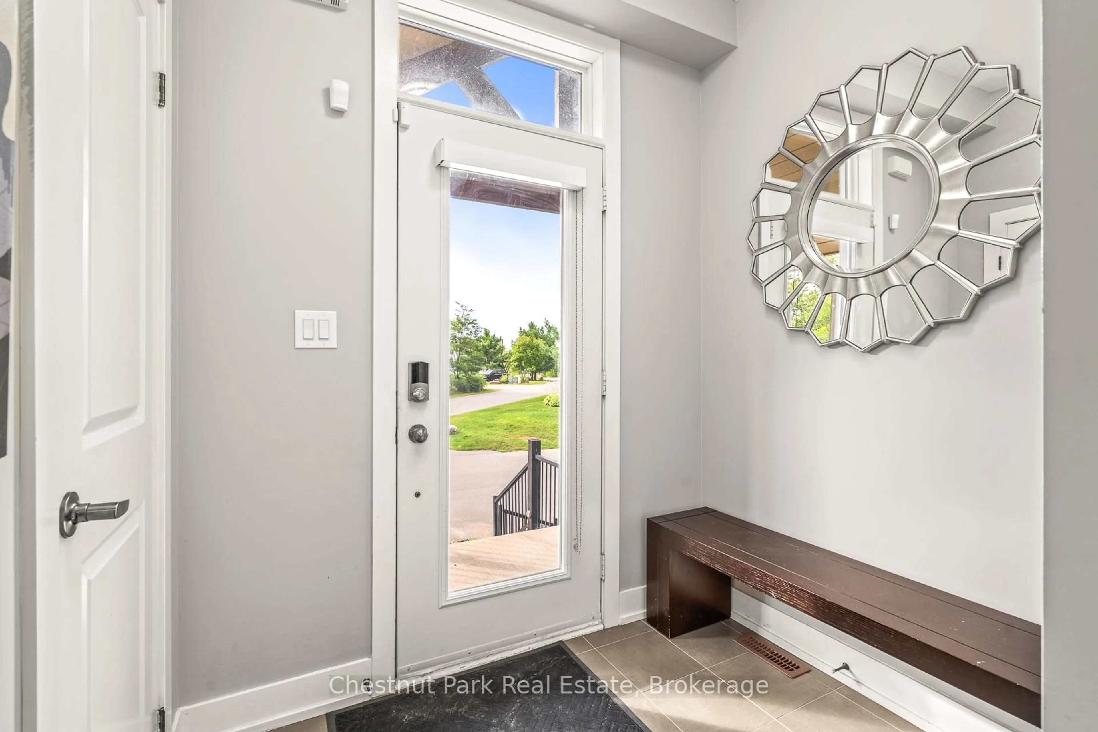 Indoor entryway for 65 Rockmount Cres, Gravenhurst Ontario P1P 0A6