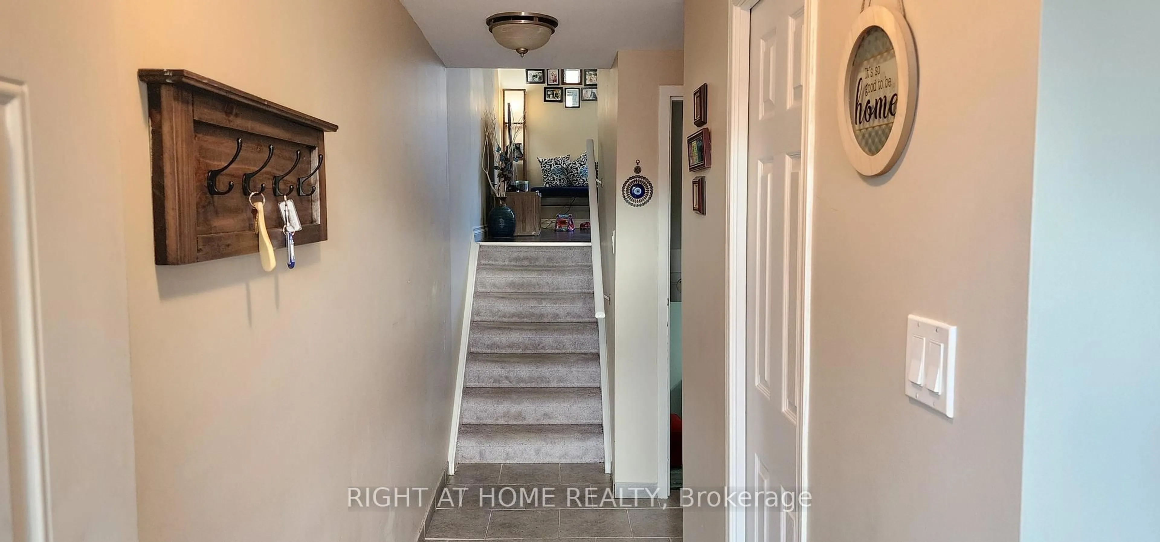 Indoor entryway for 11 Harrisford St #43, Hamilton Ontario L8K 6L7