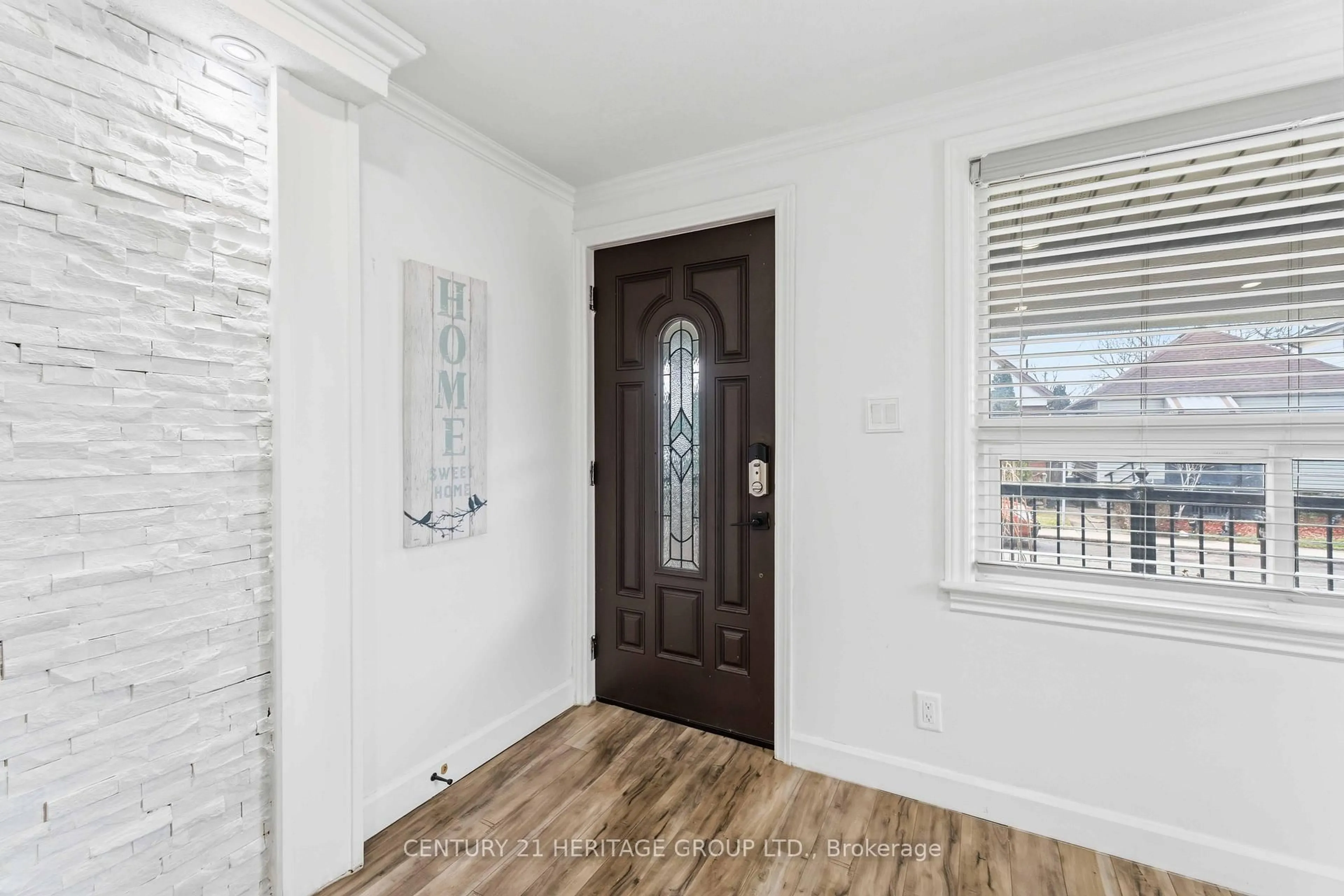 Indoor entryway for 103 Edinburgh Ave, Hamilton Ontario L8H 2C6
