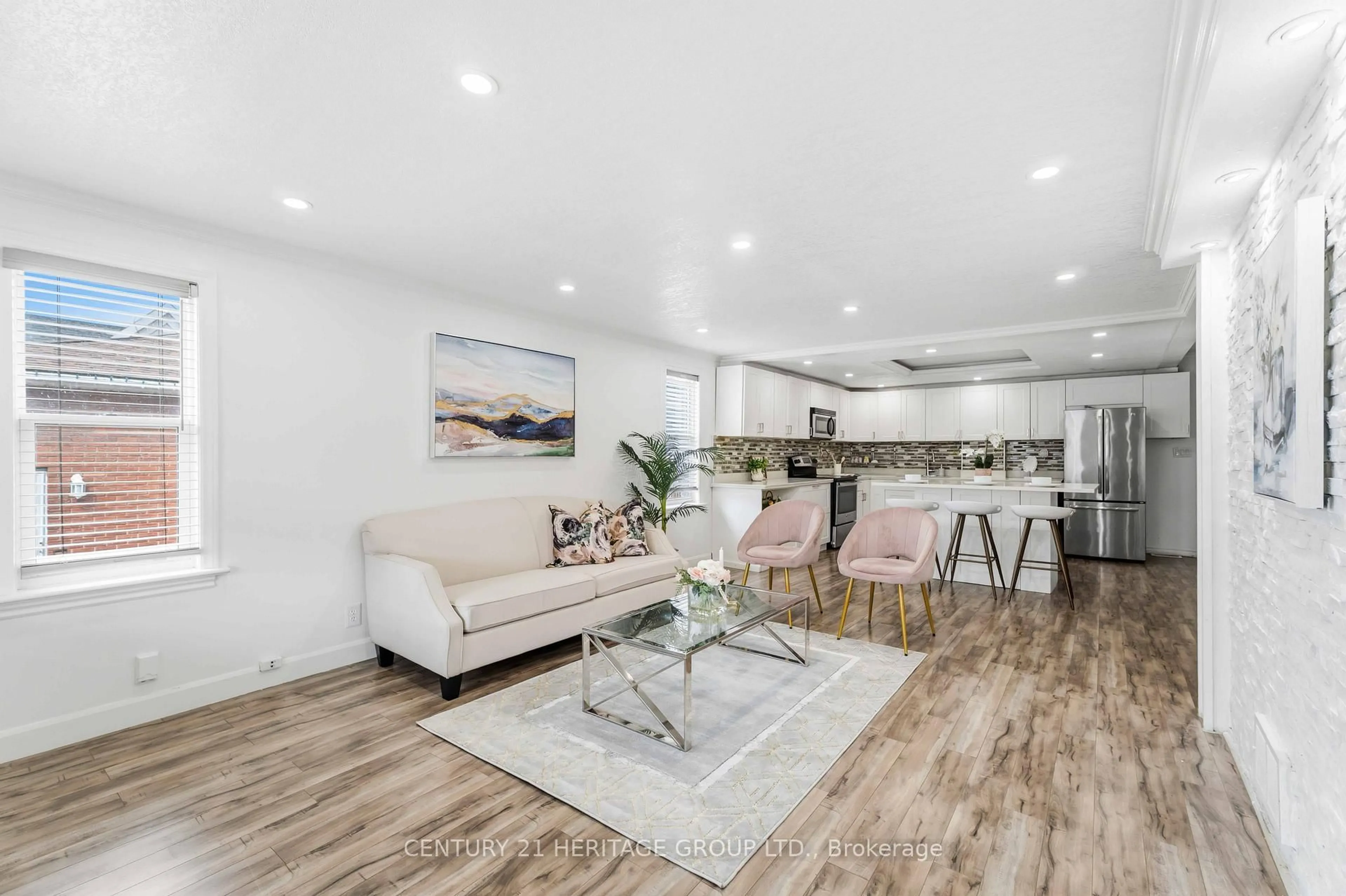 Living room with furniture, unknown for 103 Edinburgh Ave, Hamilton Ontario L8H 2C6