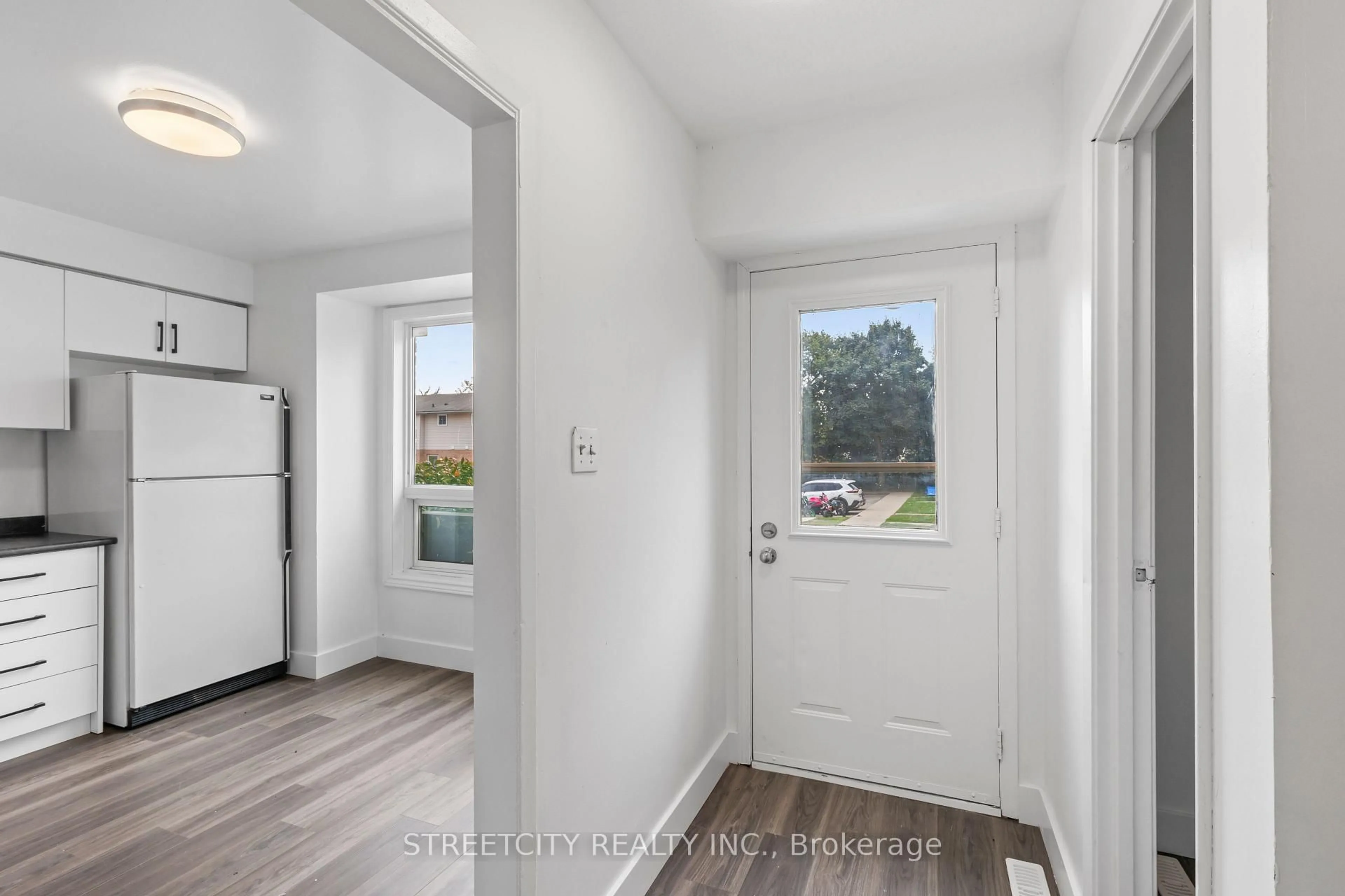 Indoor entryway for 550 Second St #59, London East Ontario N5V 3S3