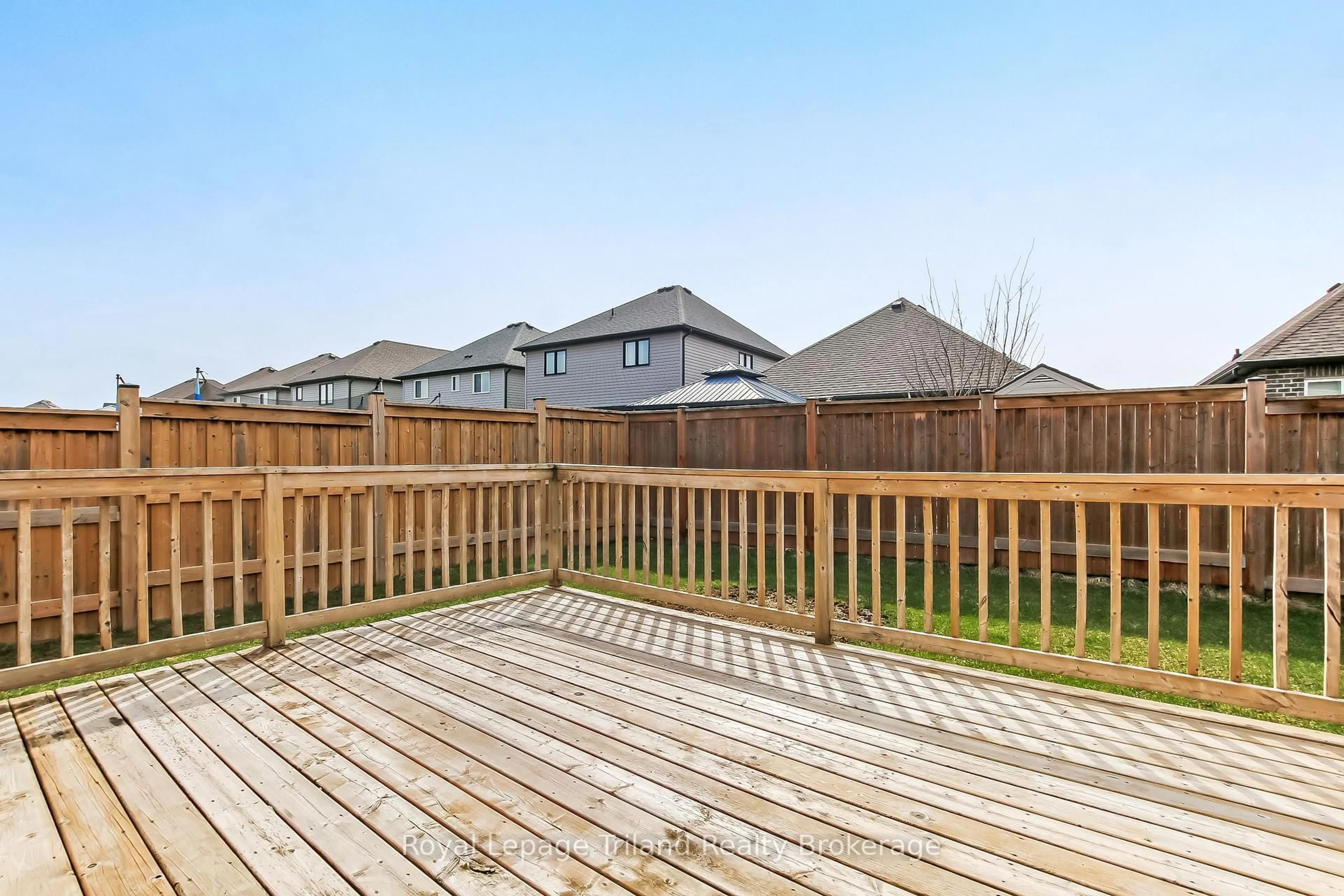 Patio, unknown for 129 Passchendaele St, Woodstock Ontario N4T 0J3