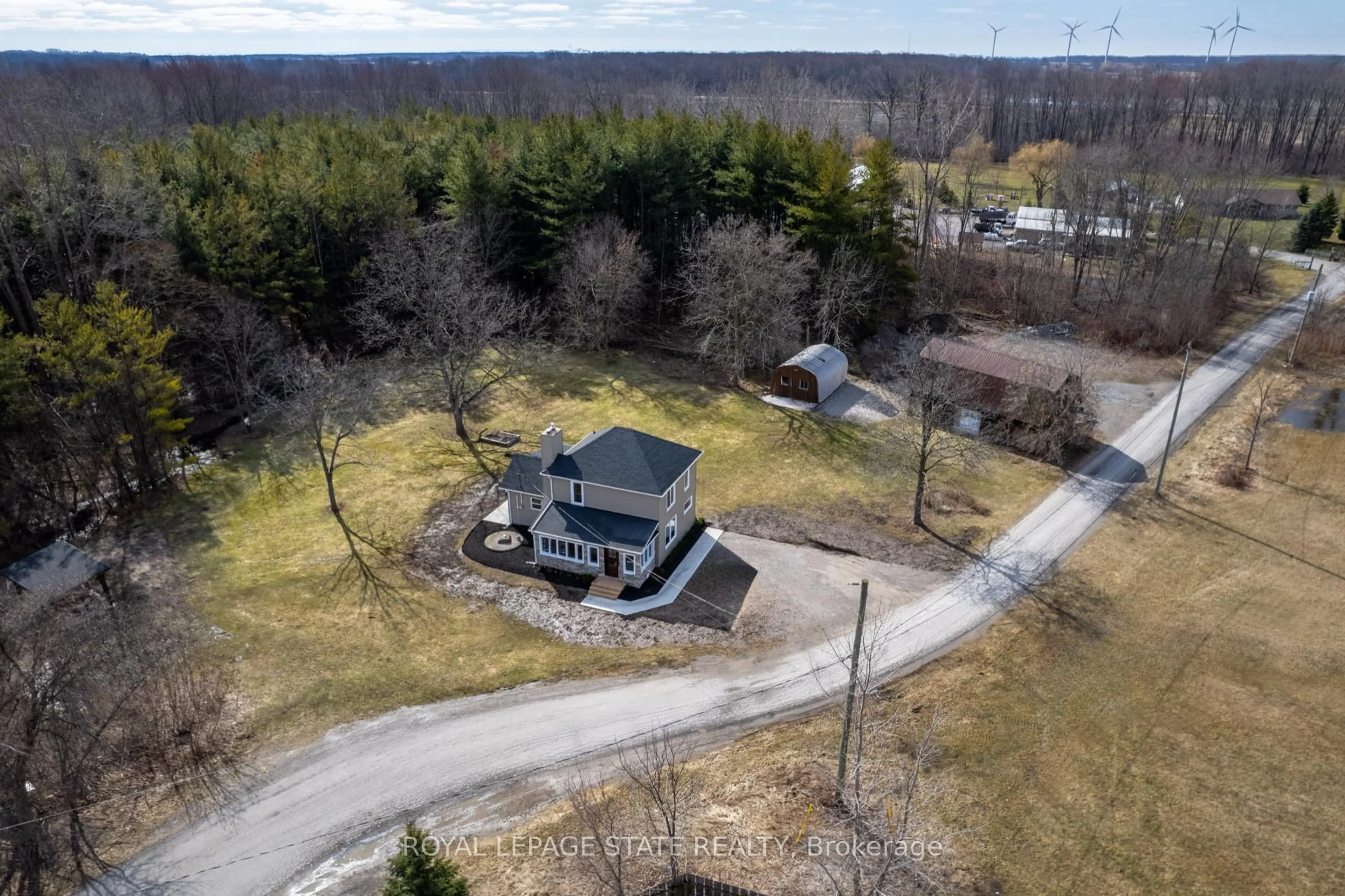 A pic from outside/outdoor area/front of a property/back of a property/a pic from drone, unknown for 203 Hendershot Ave, Haldimand Ontario N1A 3B4