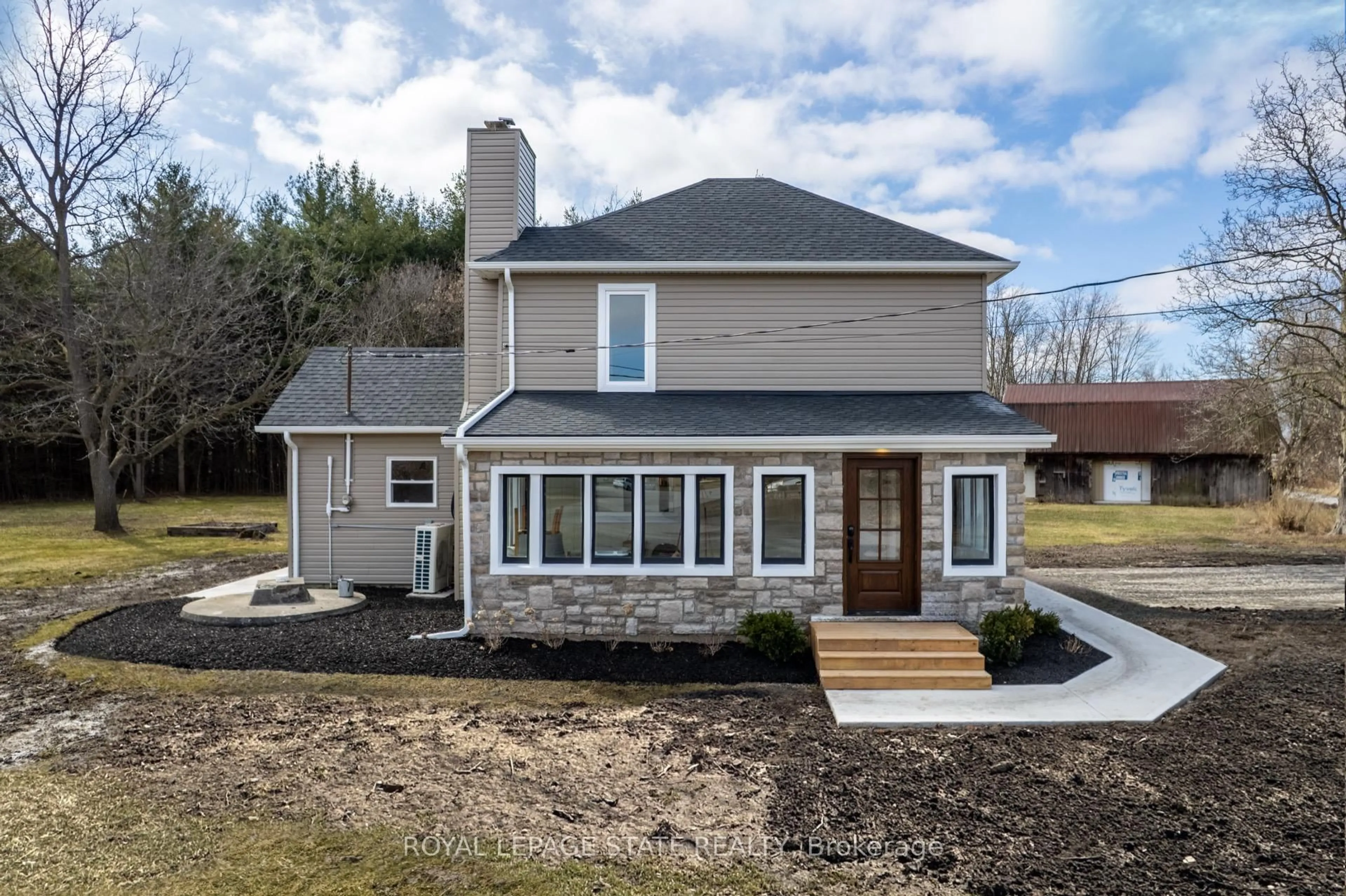 Home with vinyl exterior material, street for 203 Hendershot Ave, Haldimand Ontario N1A 3B4