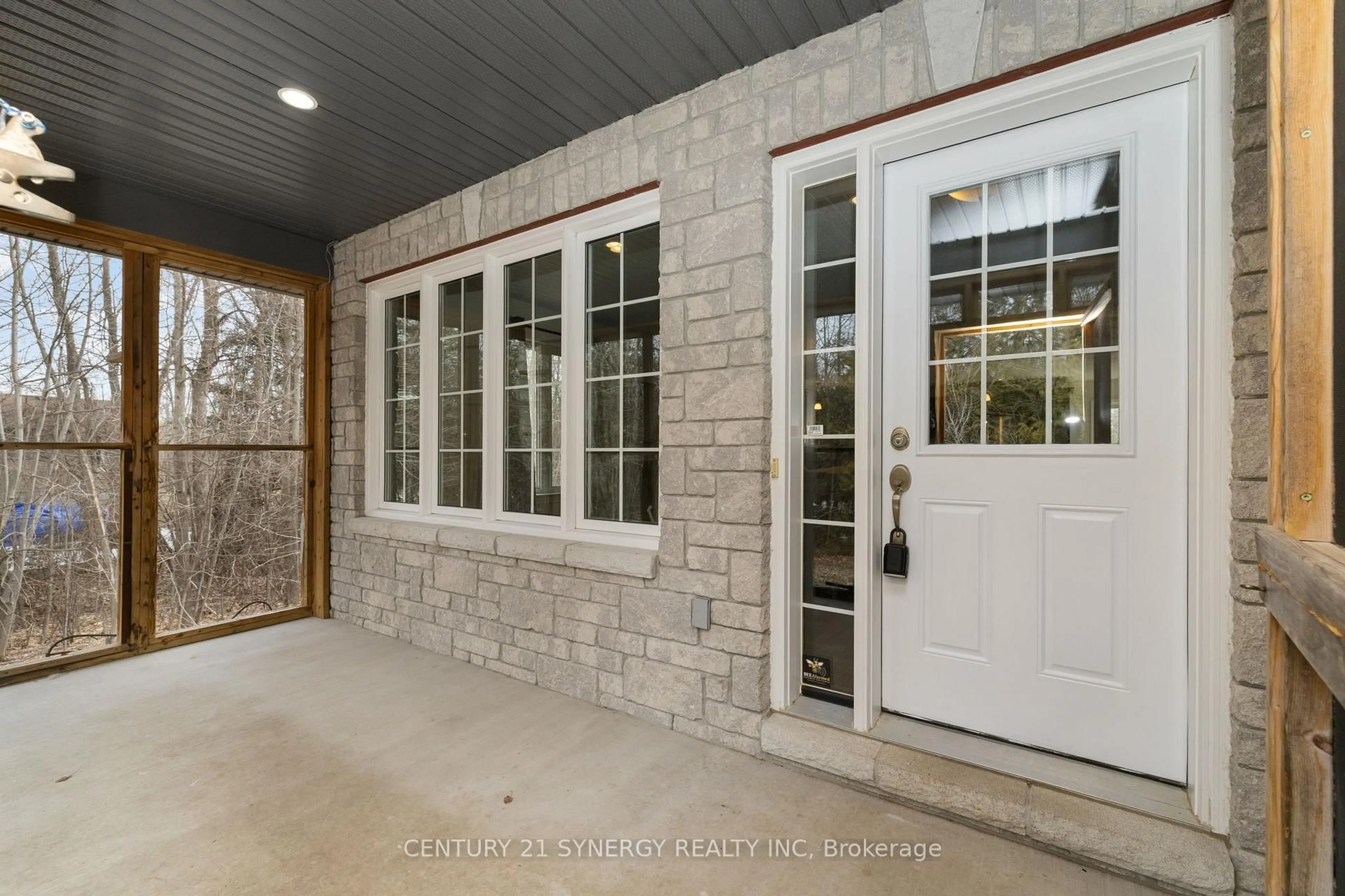 Indoor entryway for 42 Empress Dr, North Grenville Ontario K0G 1J0