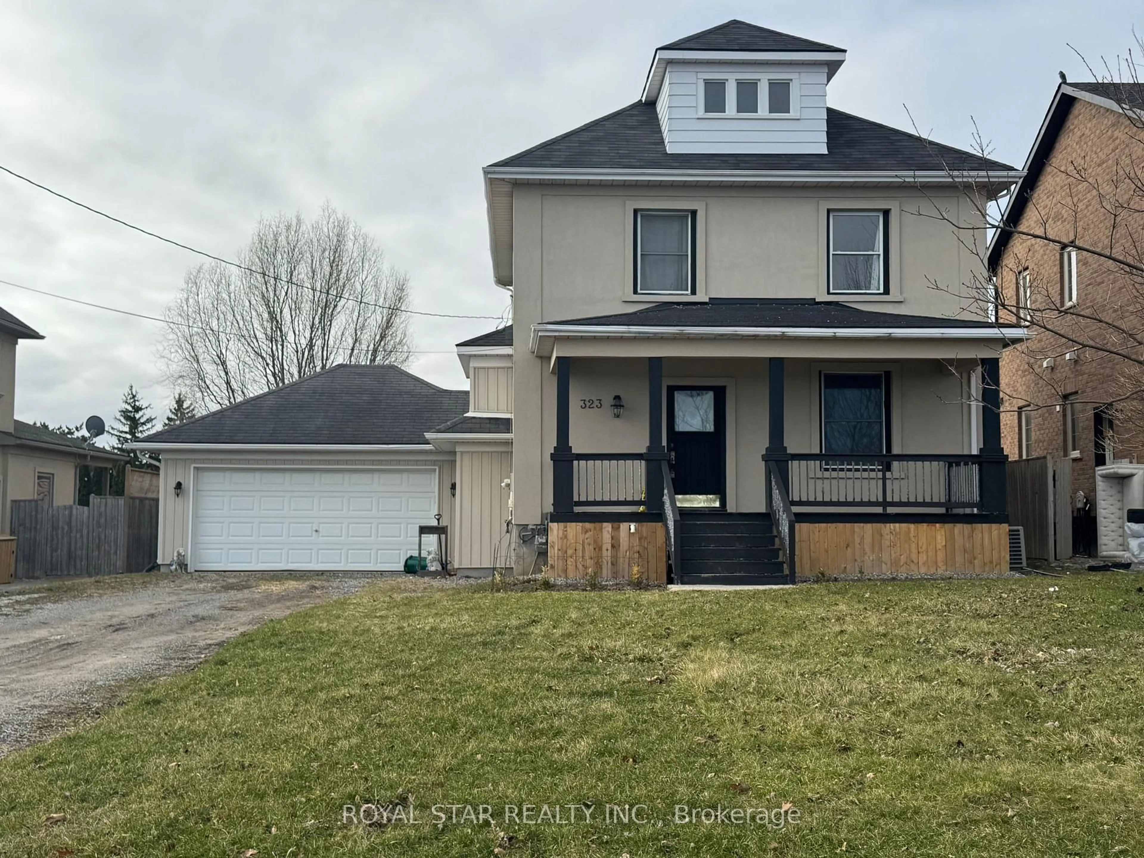A pic from outside/outdoor area/front of a property/back of a property/a pic from drone, street for 323 Queenston Rd, Niagara-on-the-Lake Ontario L0S 1J0