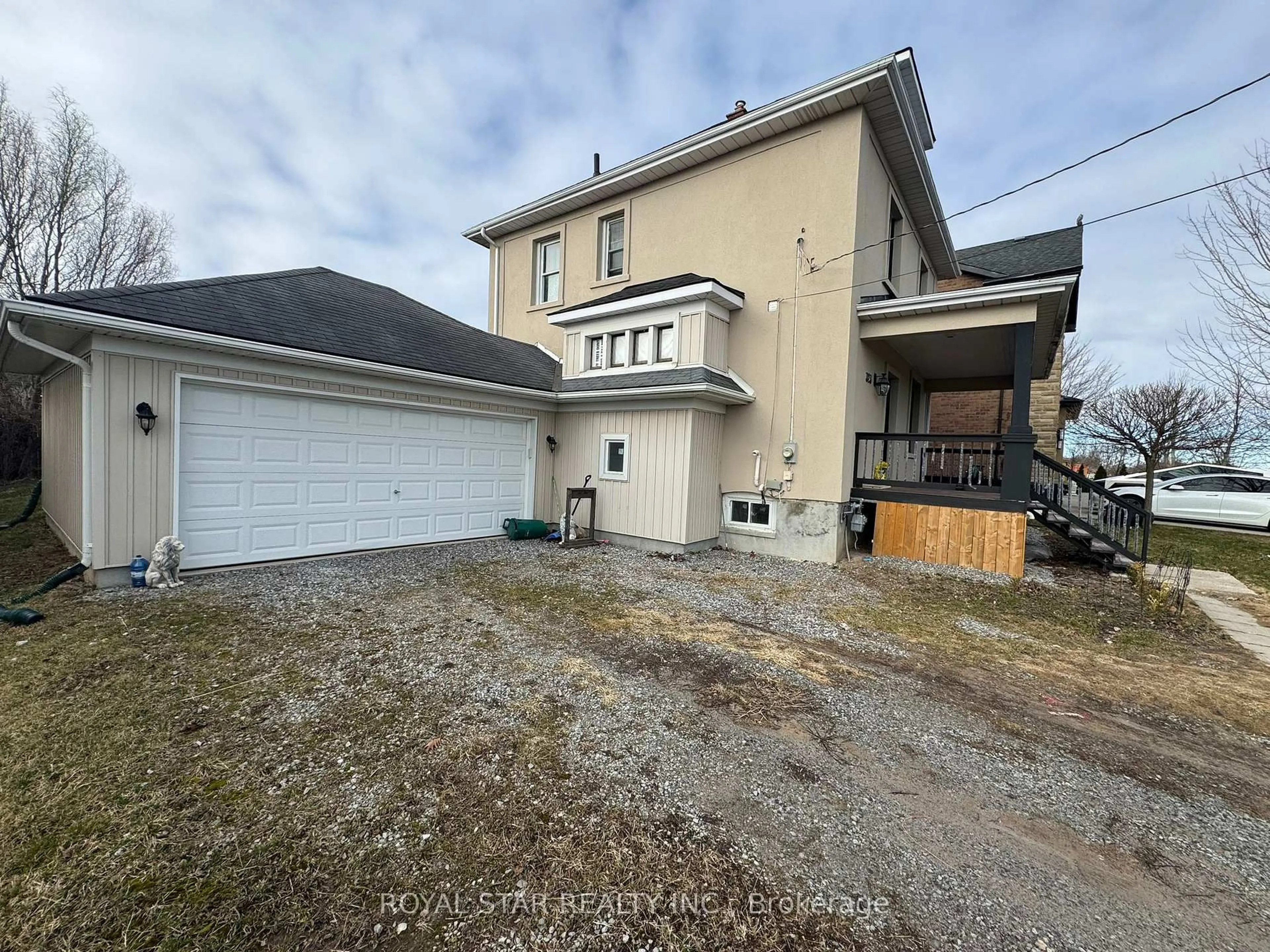 A pic from outside/outdoor area/front of a property/back of a property/a pic from drone, building for 323 Queenston Rd, Niagara-on-the-Lake Ontario L0S 1J0