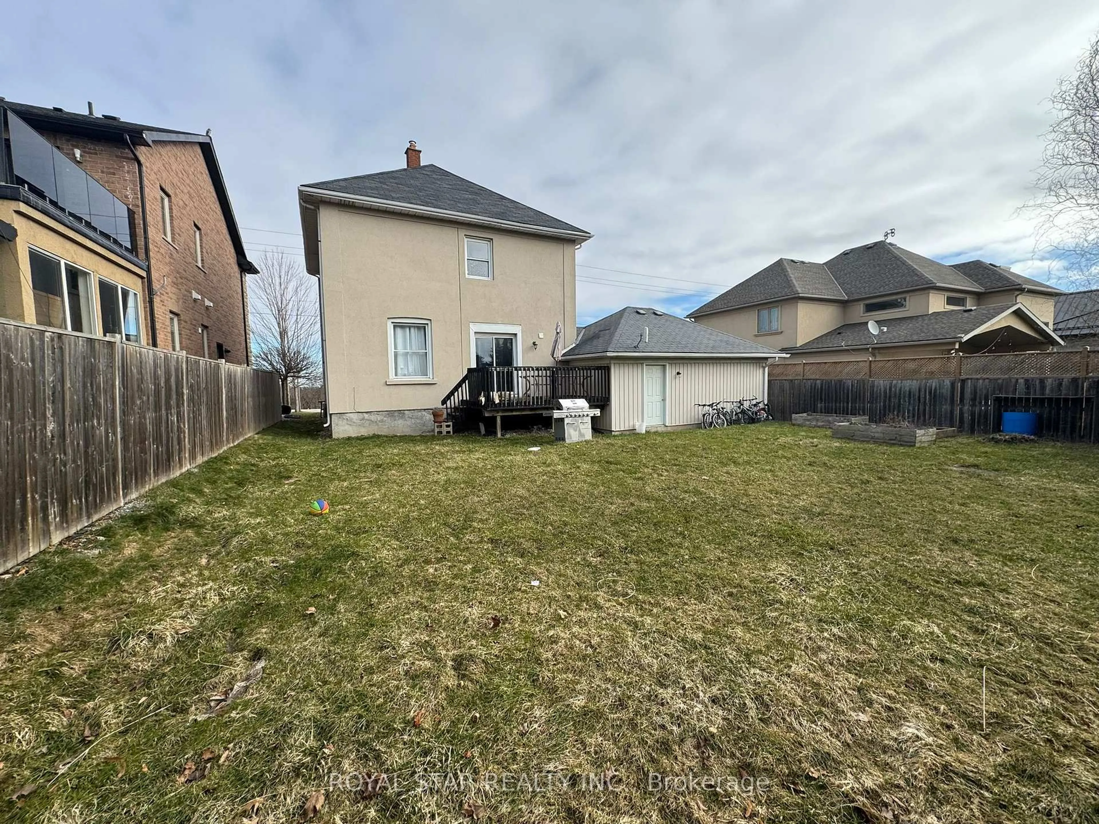 A pic from outside/outdoor area/front of a property/back of a property/a pic from drone, street for 323 Queenston Rd, Niagara-on-the-Lake Ontario L0S 1J0