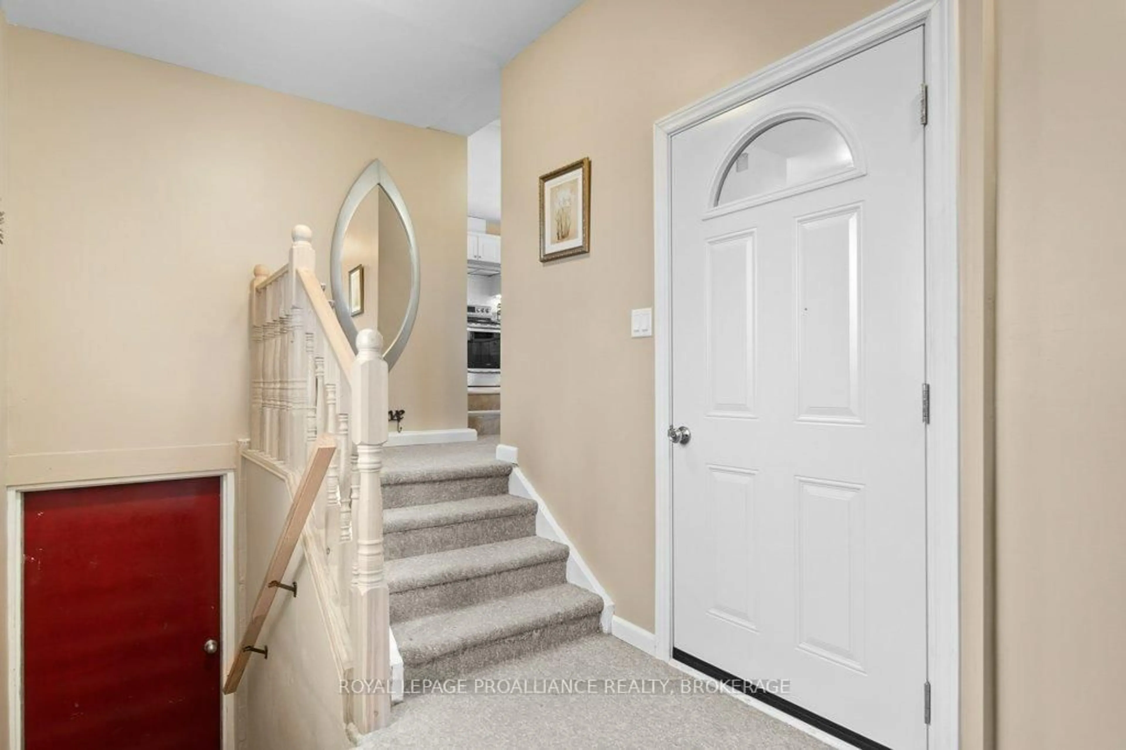 Indoor entryway for 306 Easy Lane, Wolfe Island Ontario K0H 2Y0