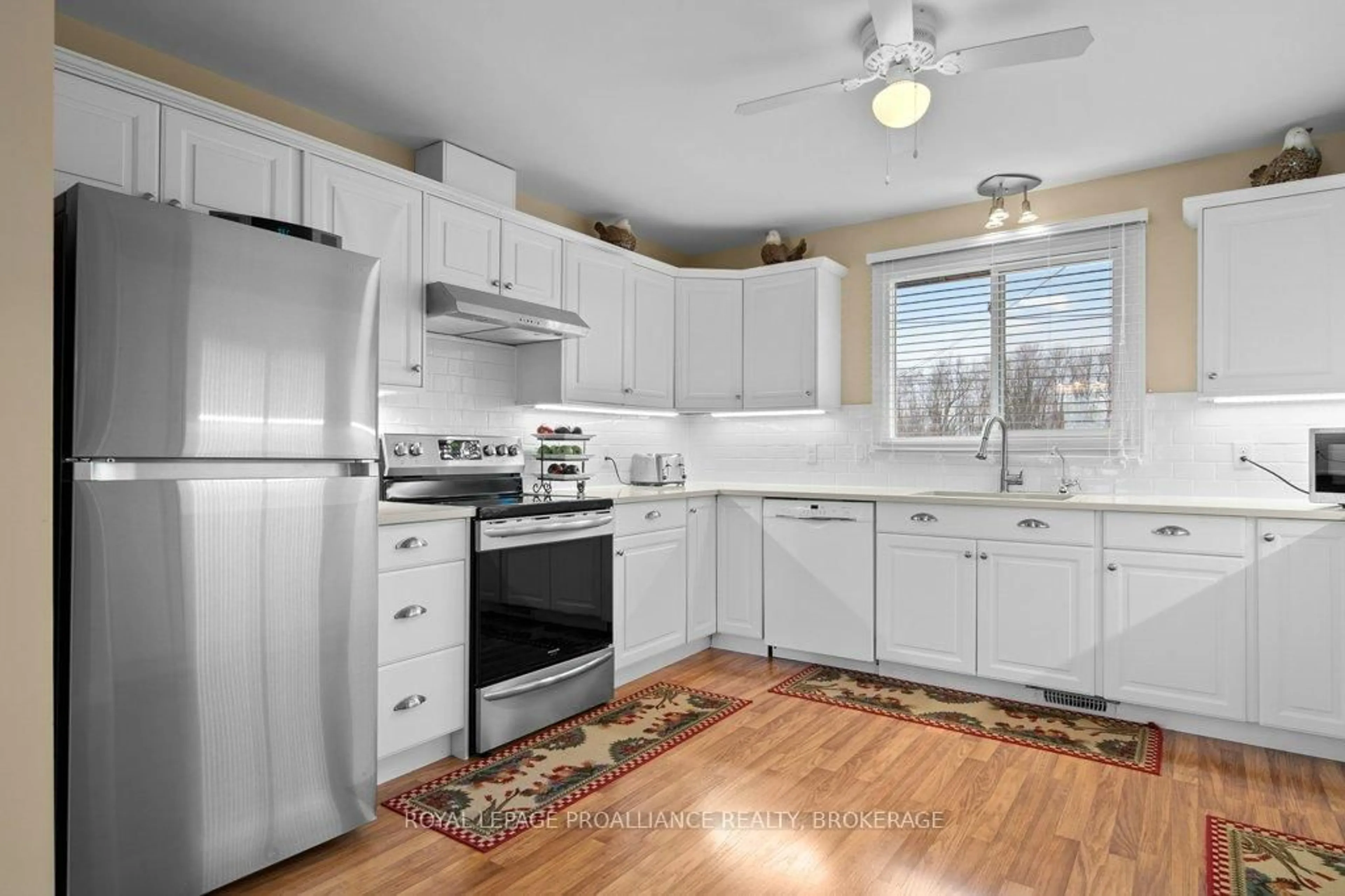 Standard kitchen, unknown for 306 Easy Lane, Wolfe Island Ontario K0H 2Y0