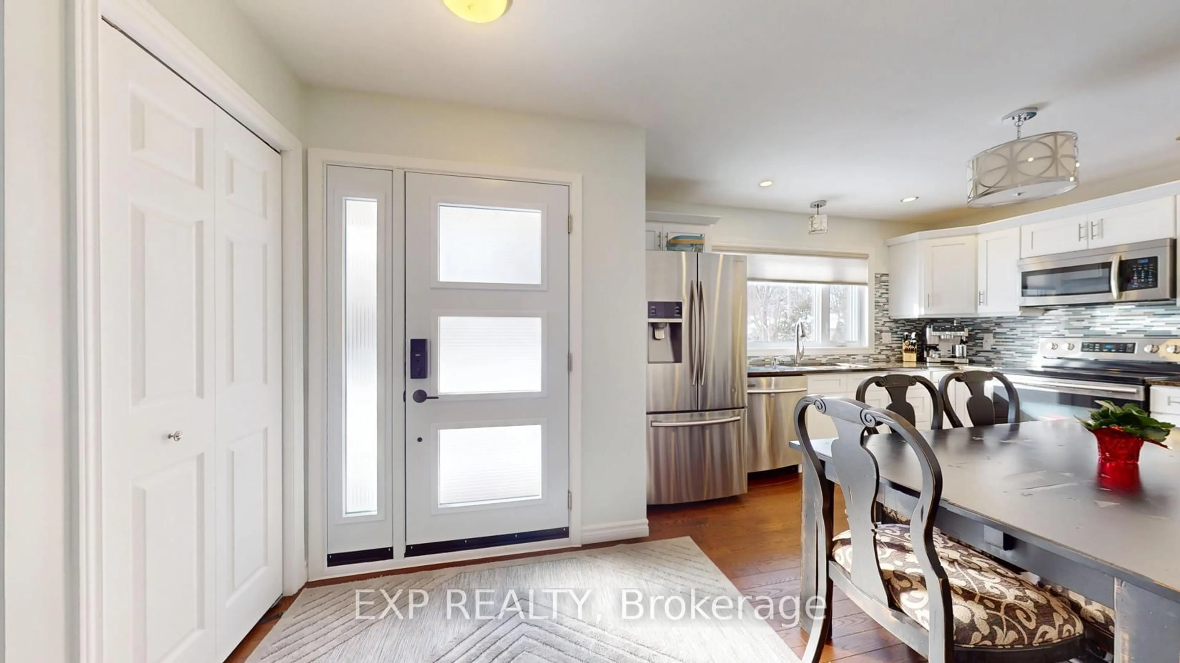 Indoor entryway for 678 LAUDERDALE Ave, London North Ontario N5X 1N1