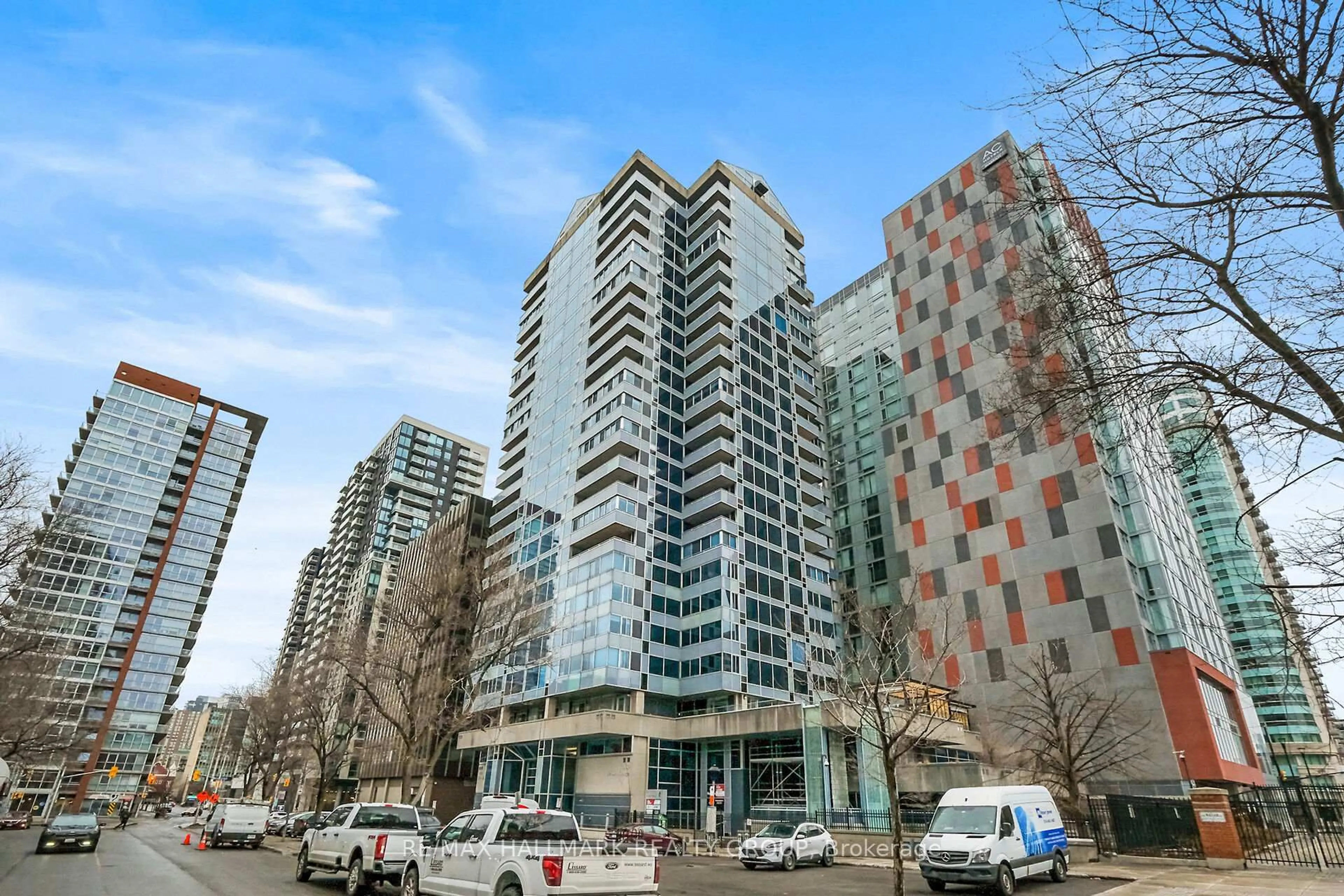 Patio, city buildings view from balcony for 160 George St #1404, Ottawa Ontario K1N 9M2