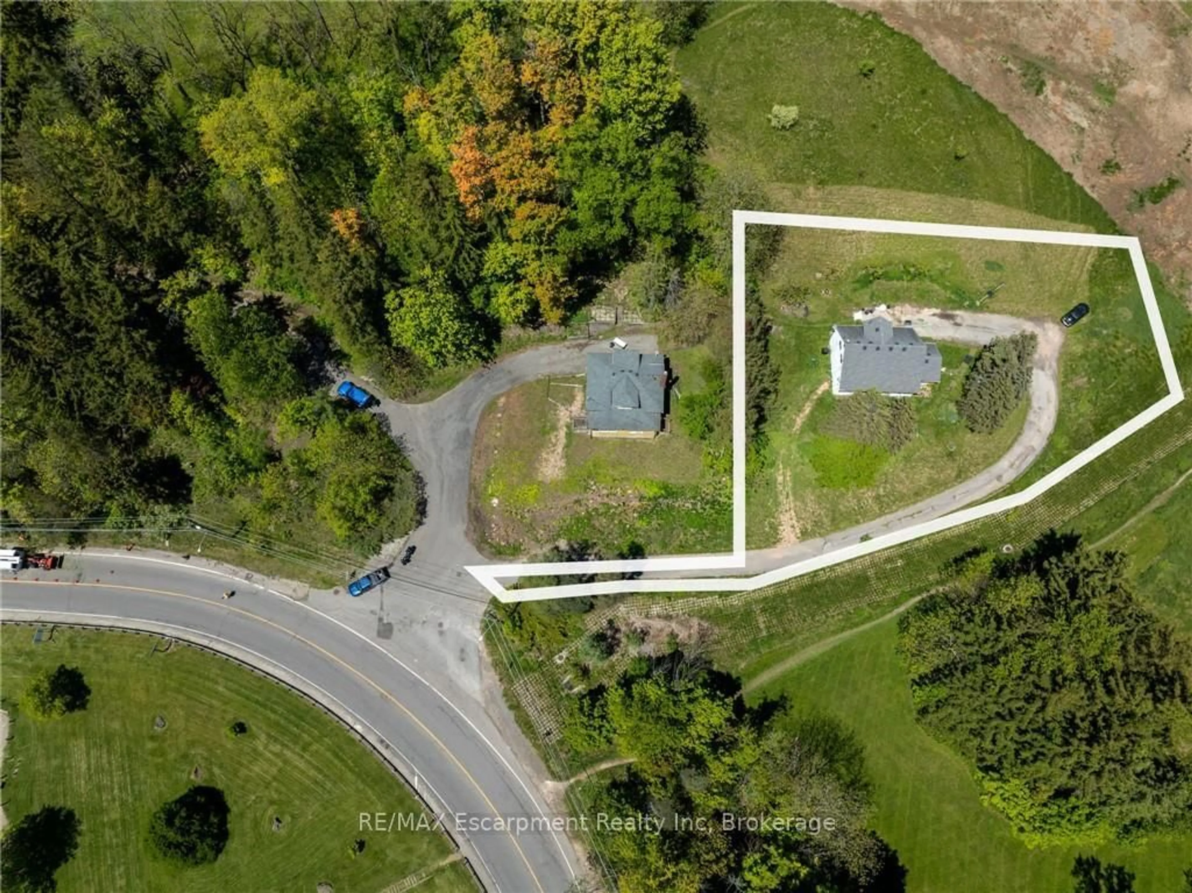 A pic from outside/outdoor area/front of a property/back of a property/a pic from drone, street for 193 Mill St, Hamilton Ontario L0R 2H0