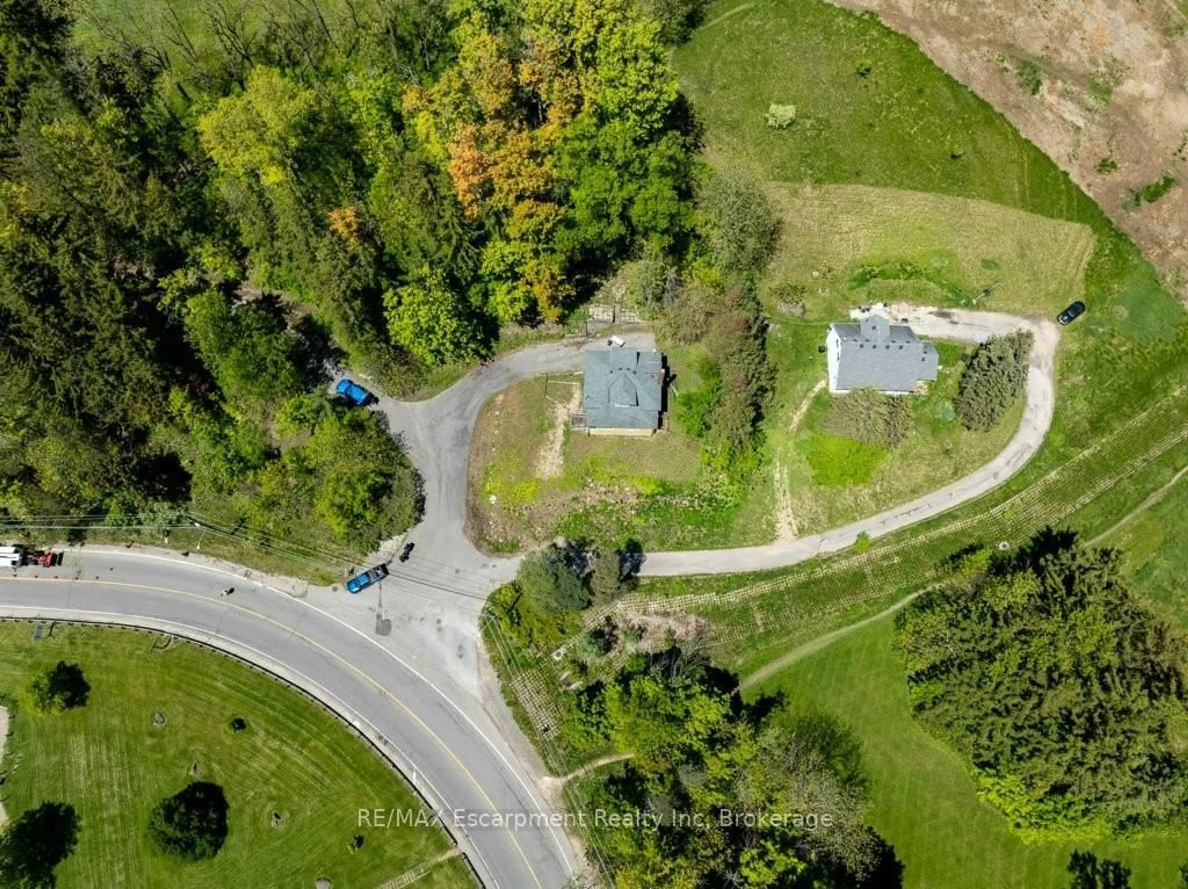 A pic from outside/outdoor area/front of a property/back of a property/a pic from drone, street for 193 Mill St, Hamilton Ontario L0R 2H0