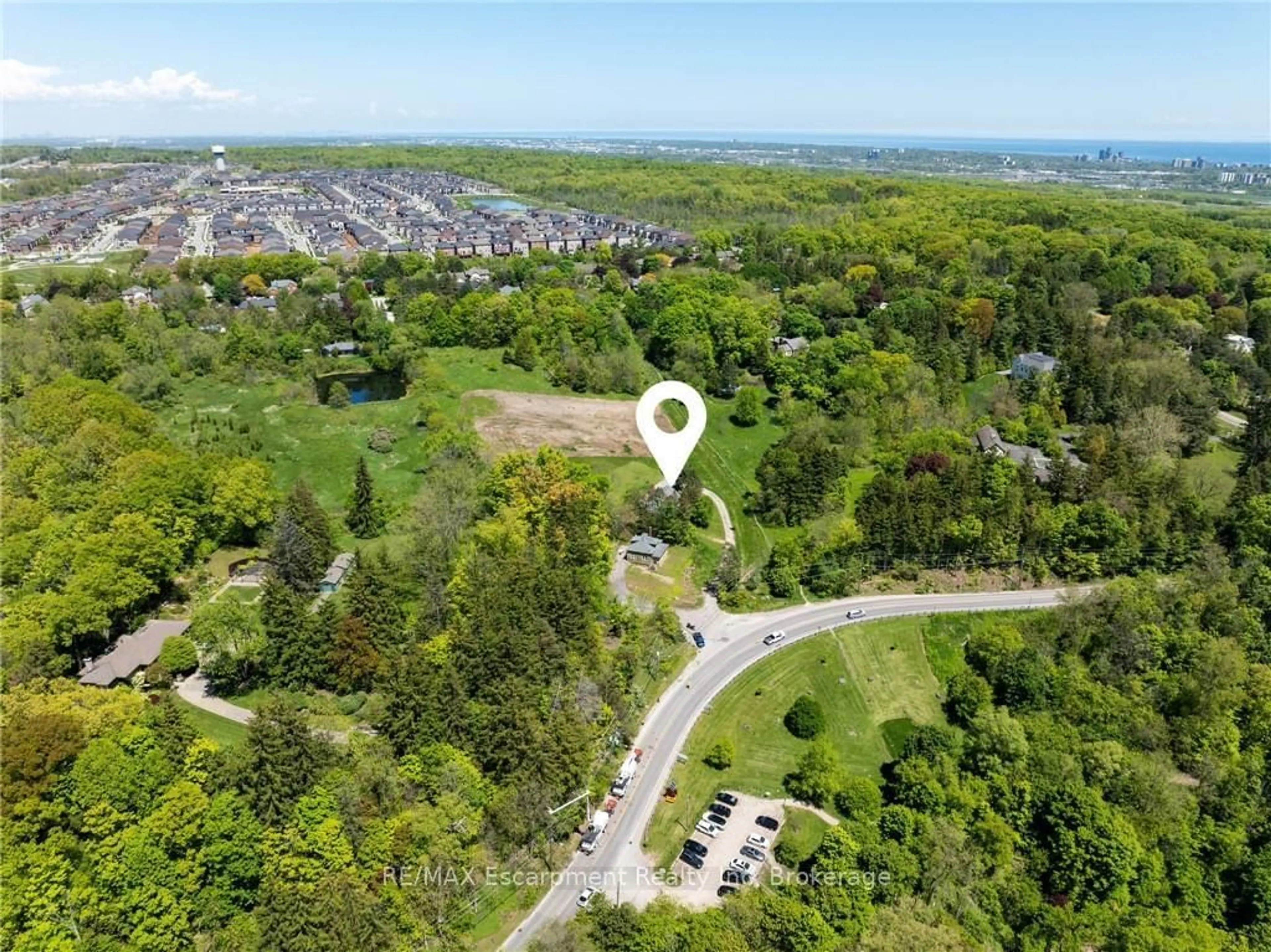 A pic from outside/outdoor area/front of a property/back of a property/a pic from drone, unknown for 193 Mill St, Hamilton Ontario L0R 2H0