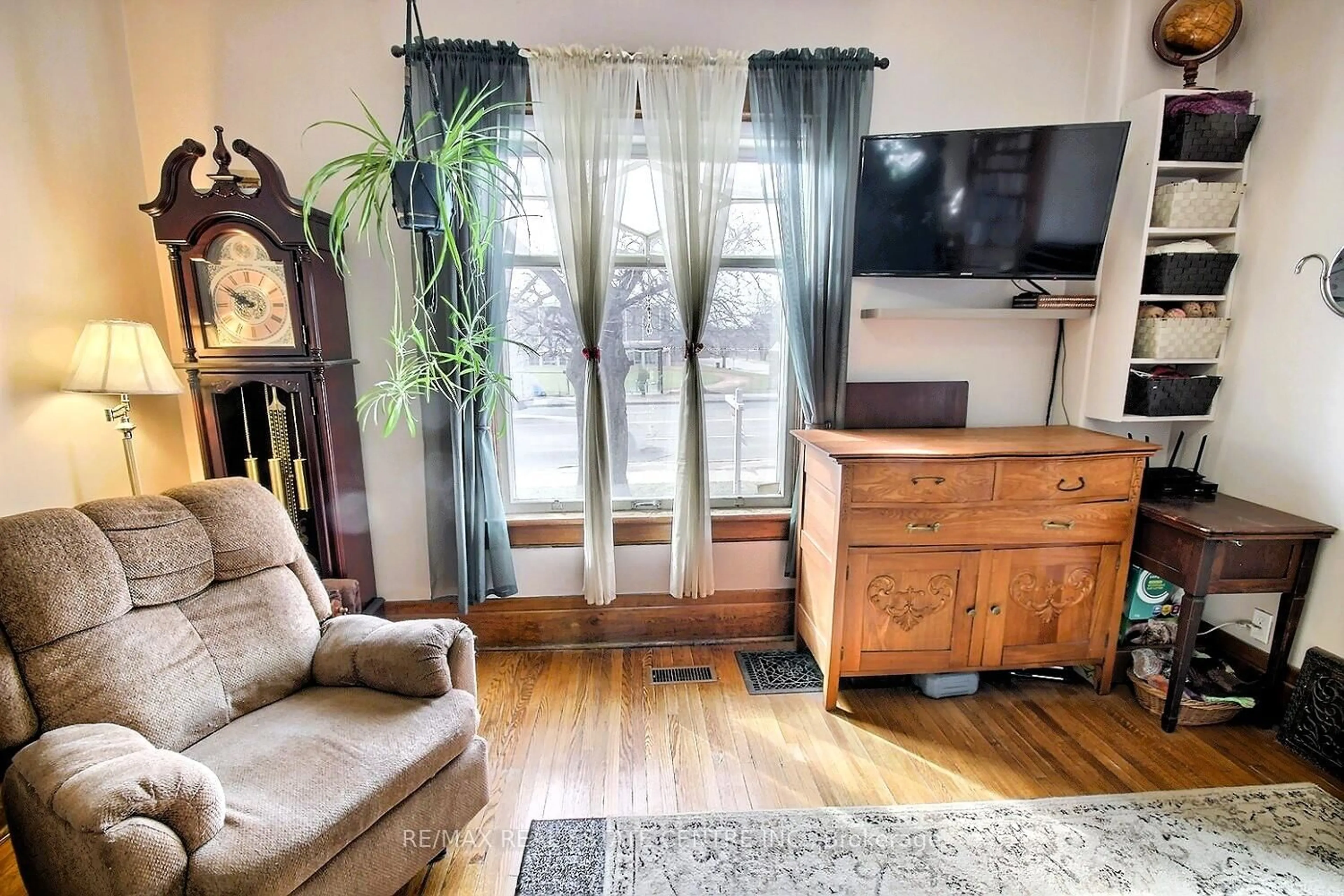 Living room with furniture, wood/laminate floor for 223 Water St, Cambridge Ontario N1R 3B9