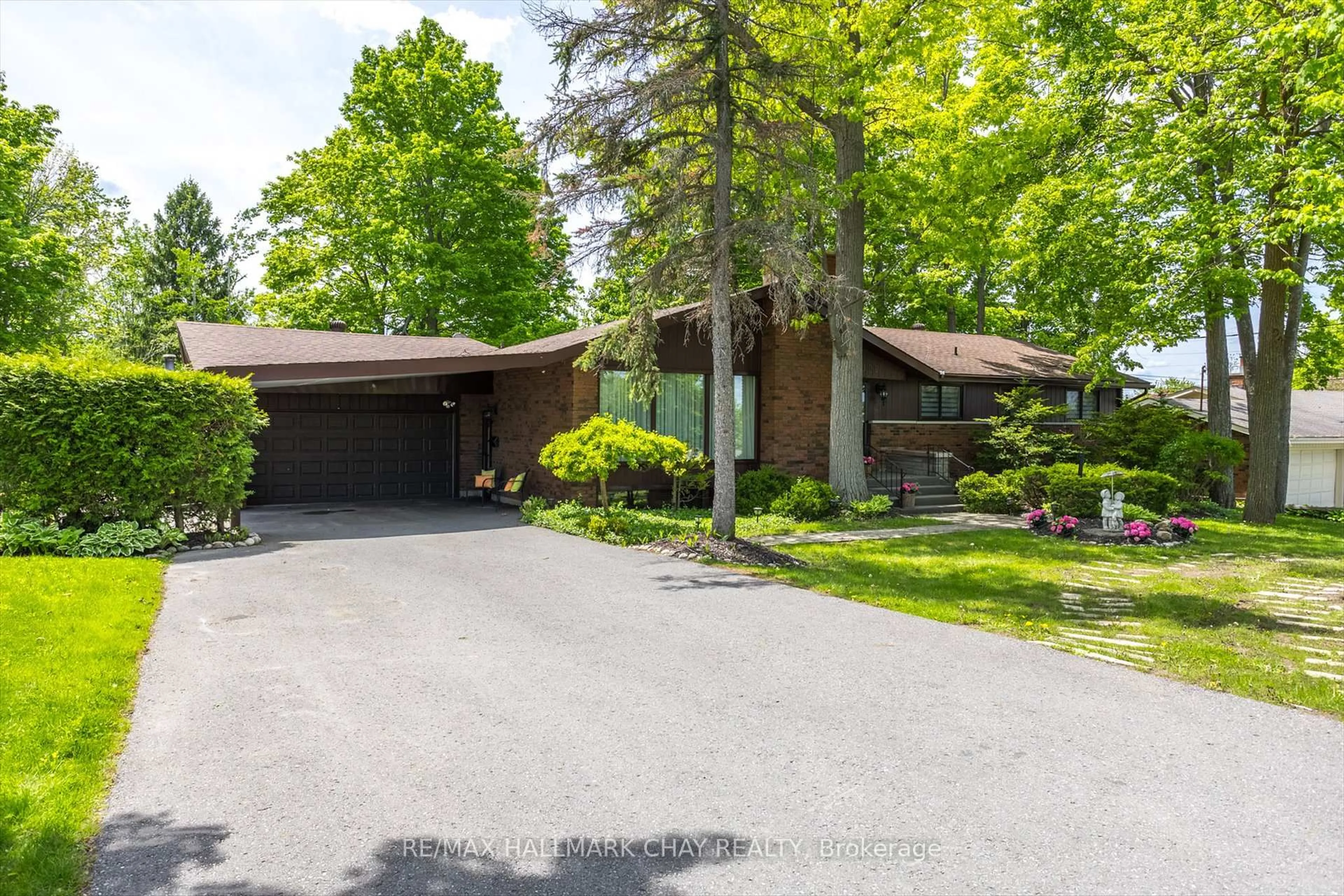 Unknown for 1009 FAIRBAIRN St, Peterborough Ontario K9K 1C1