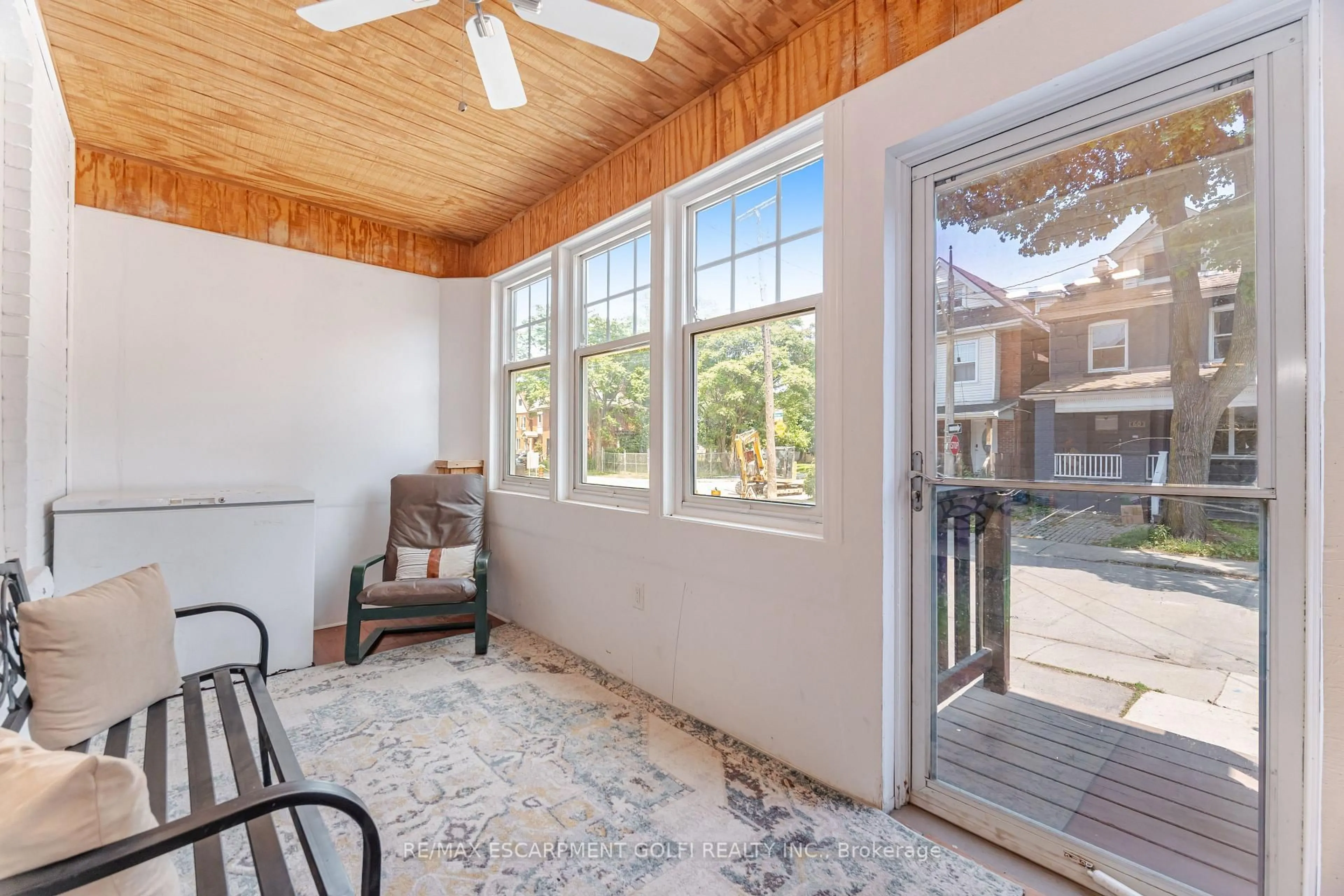 A pic of a room for 61 Stirton St, Hamilton Ontario L8L 6E7