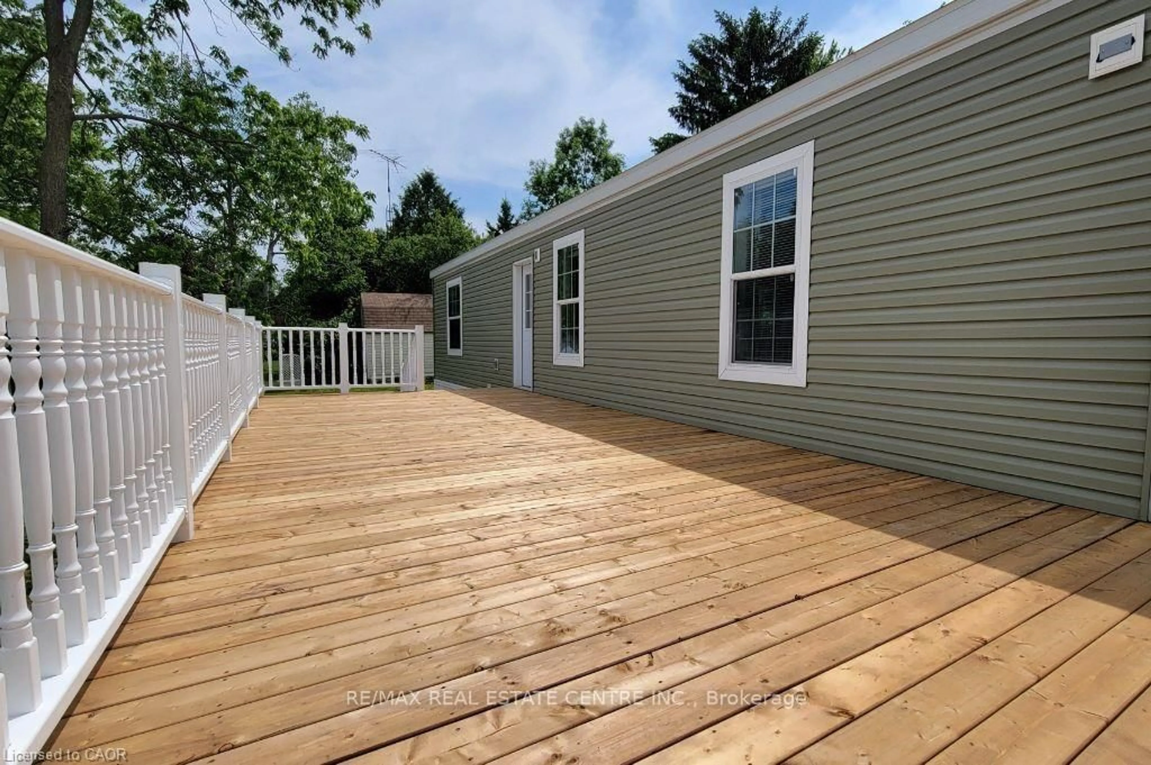 Home with vinyl exterior material, street for 77 Park Lane, Hamilton Ontario N0B 2J0