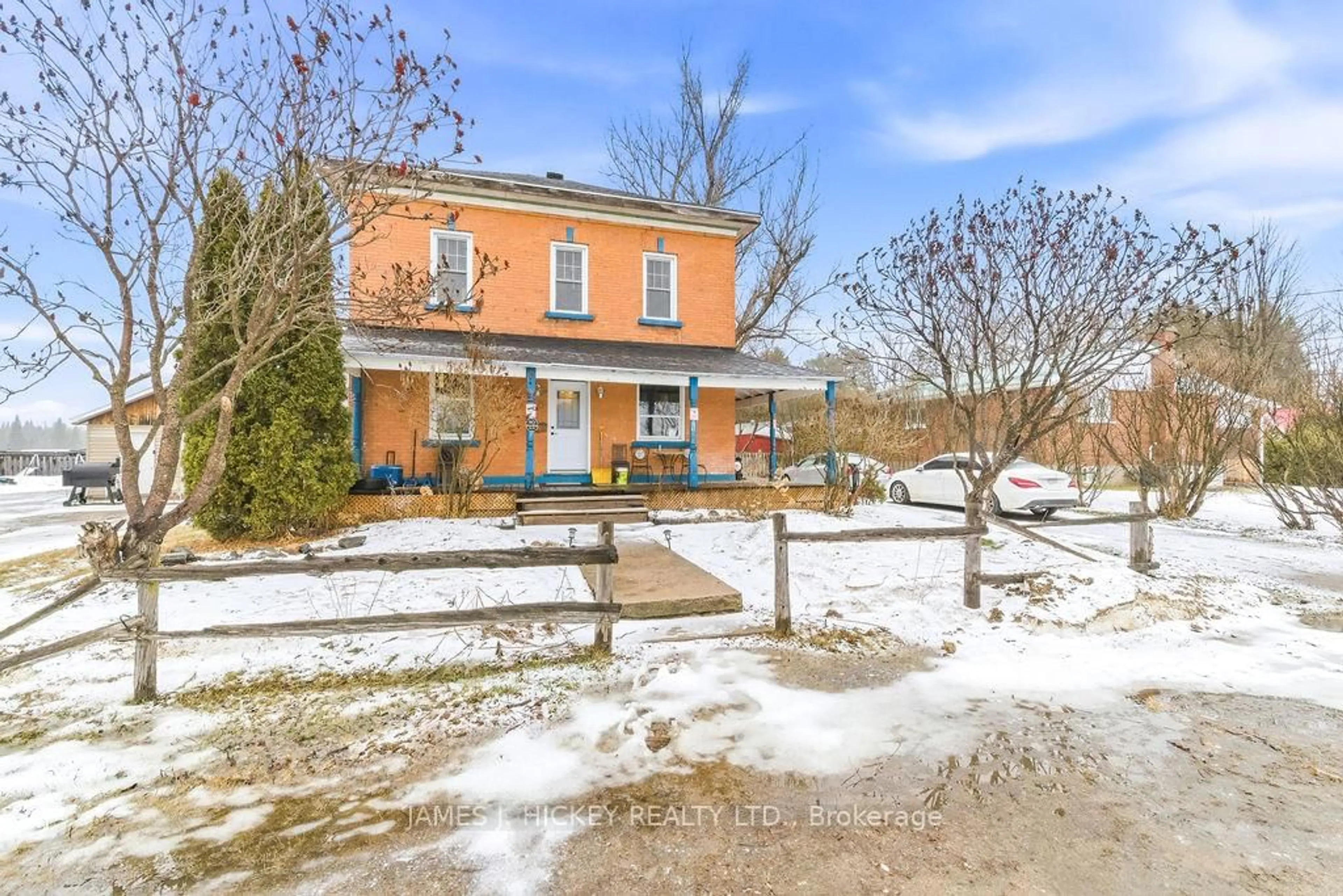 A pic from outside/outdoor area/front of a property/back of a property/a pic from drone, street for 20 Main St, Chalk River Ontario K0J 1J0