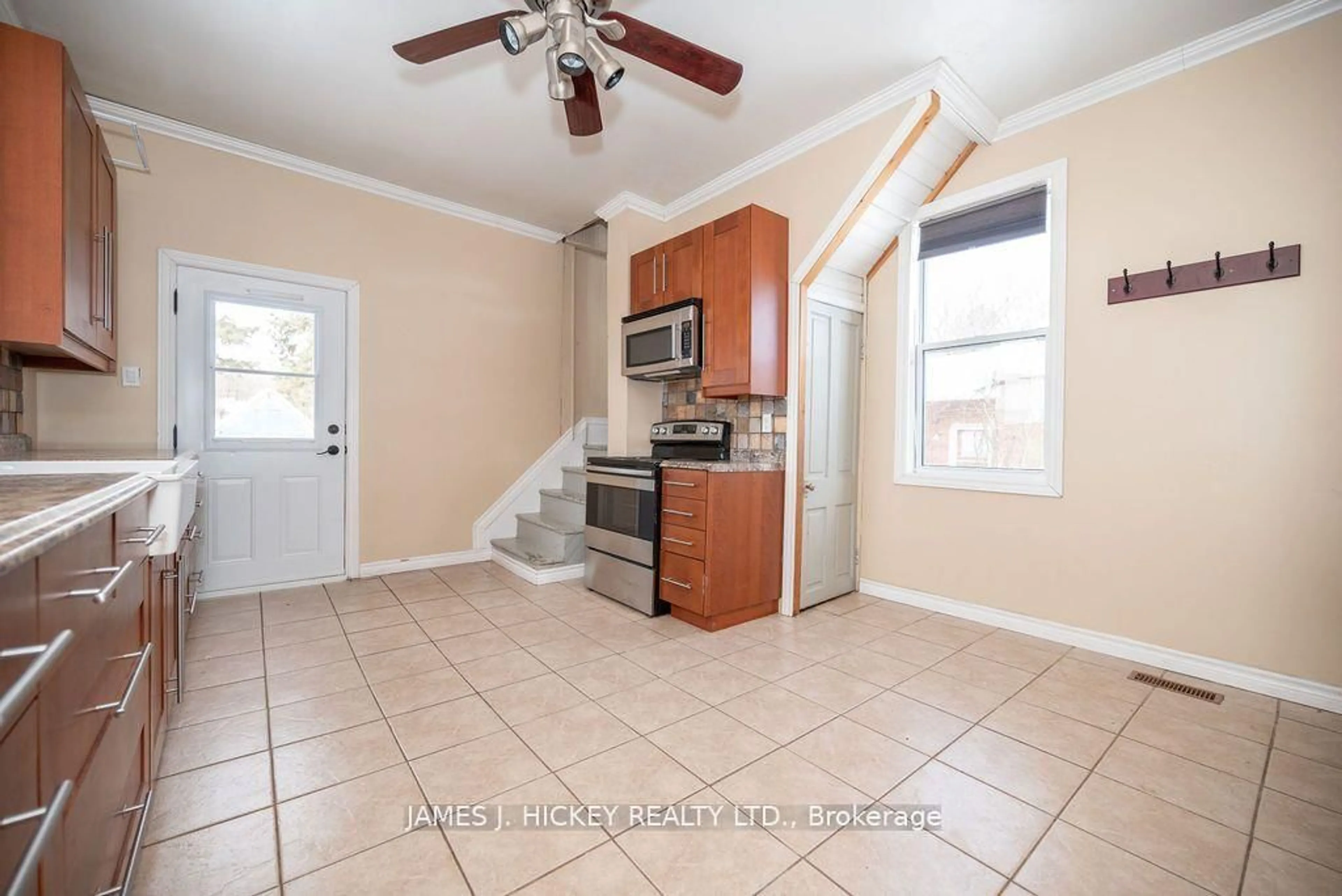 Standard kitchen, ceramic/tile floor for 20 Main St, Chalk River Ontario K0J 1J0