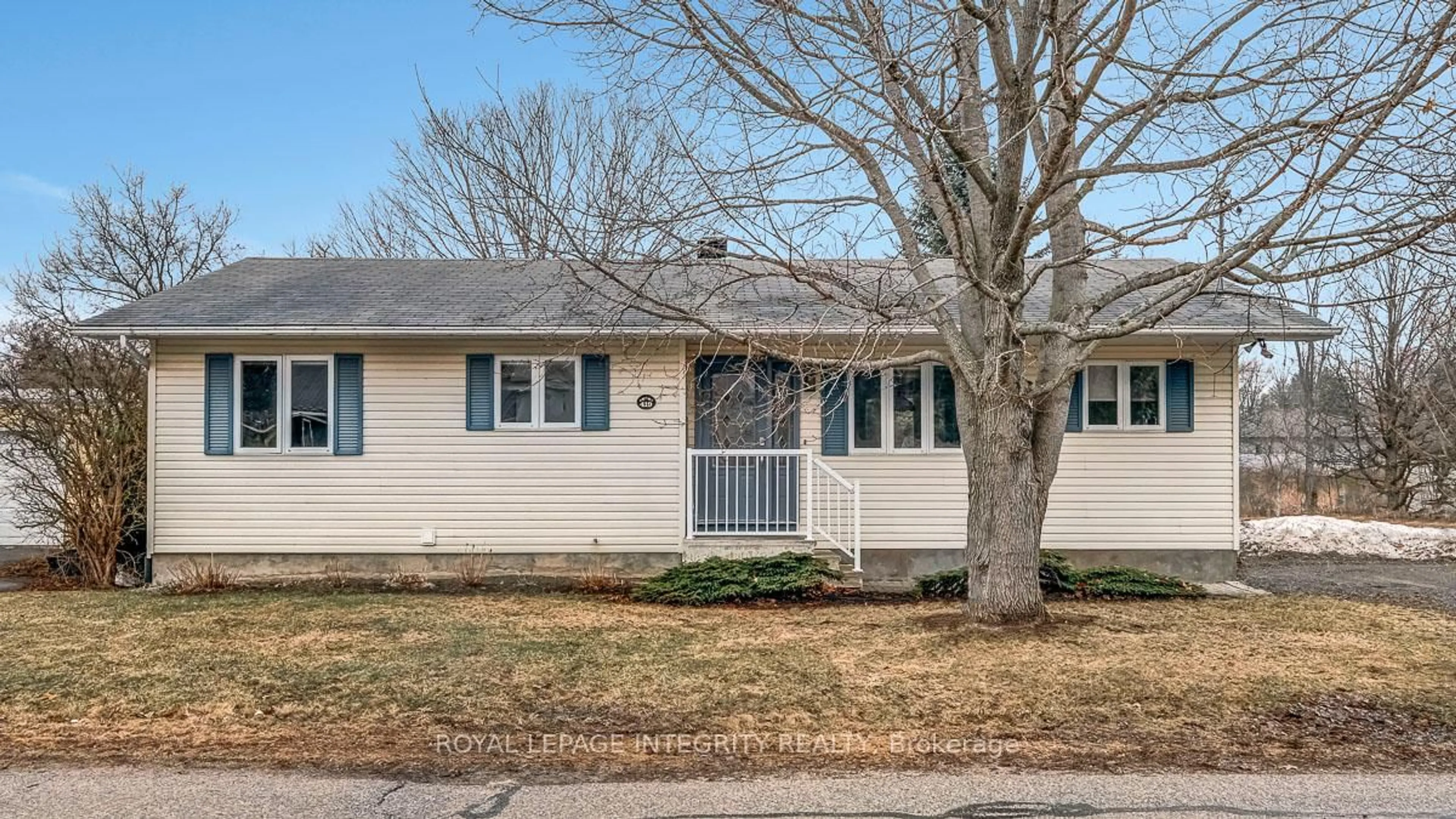 Home with vinyl exterior material, street for 419 Brock St, Merrickville-Wolford Ontario K0G 1N0