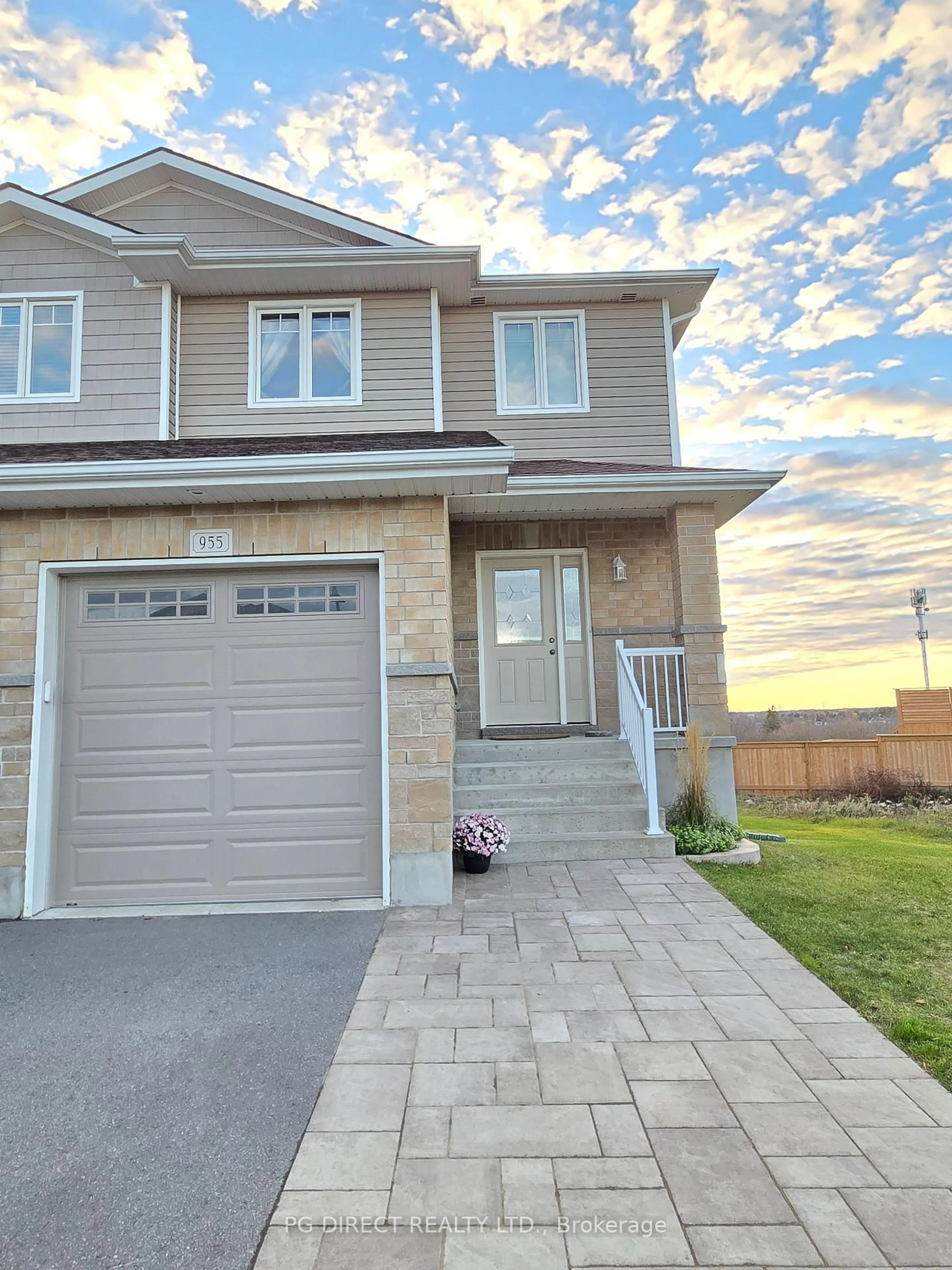 Home with vinyl exterior material, street for 955 Blossom St, Kingston Ontario K7P 0N2