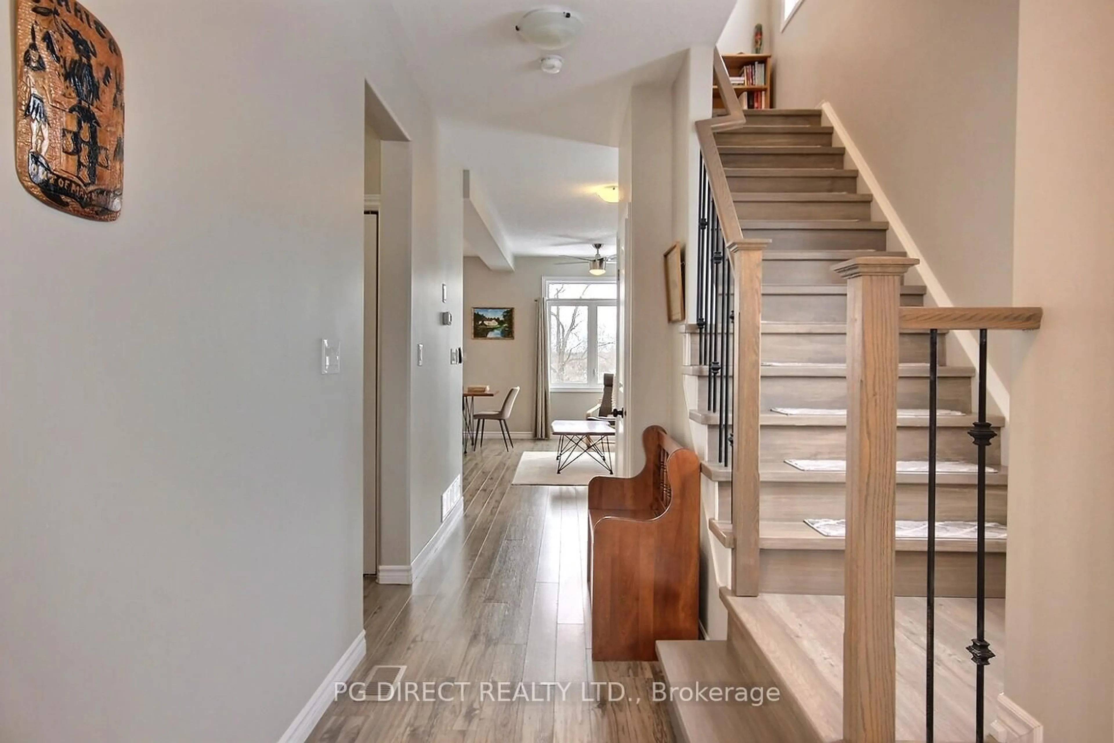 Indoor entryway for 955 Blossom St, Kingston Ontario K7P 0N2