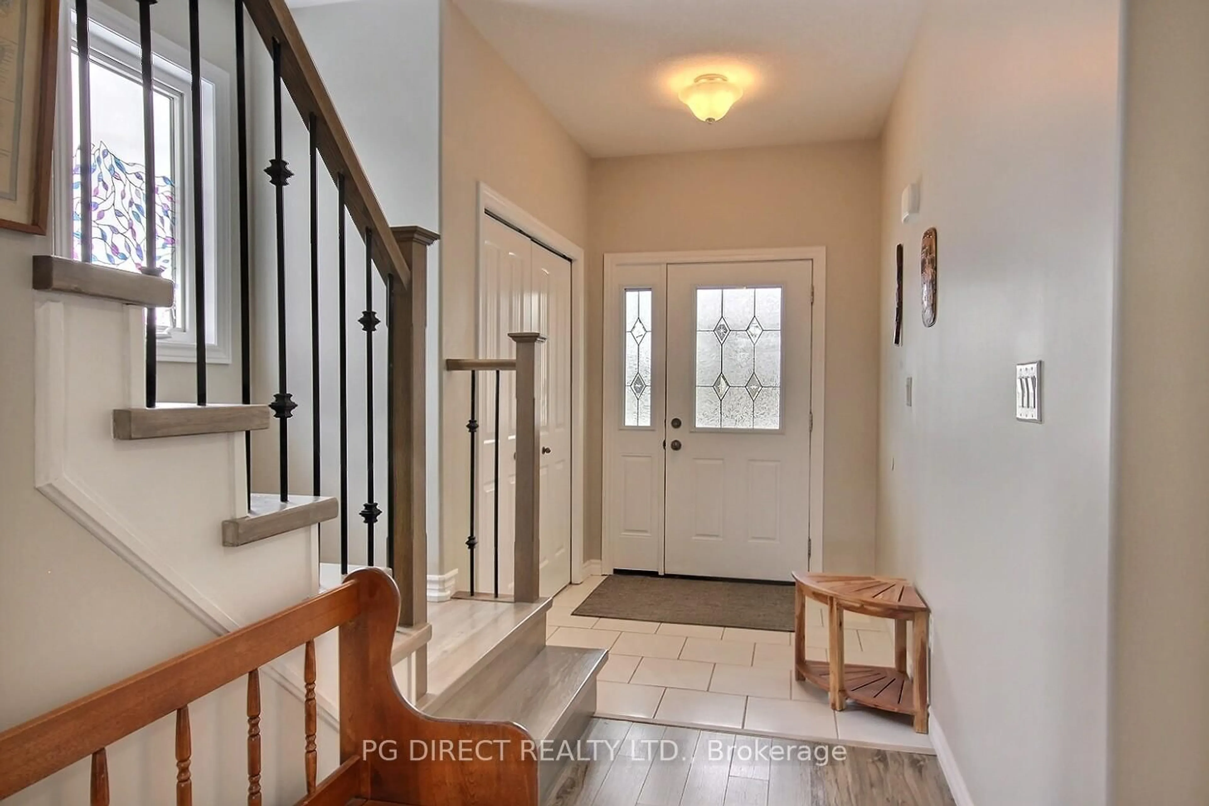 Indoor entryway for 955 Blossom St, Kingston Ontario K7P 0N2