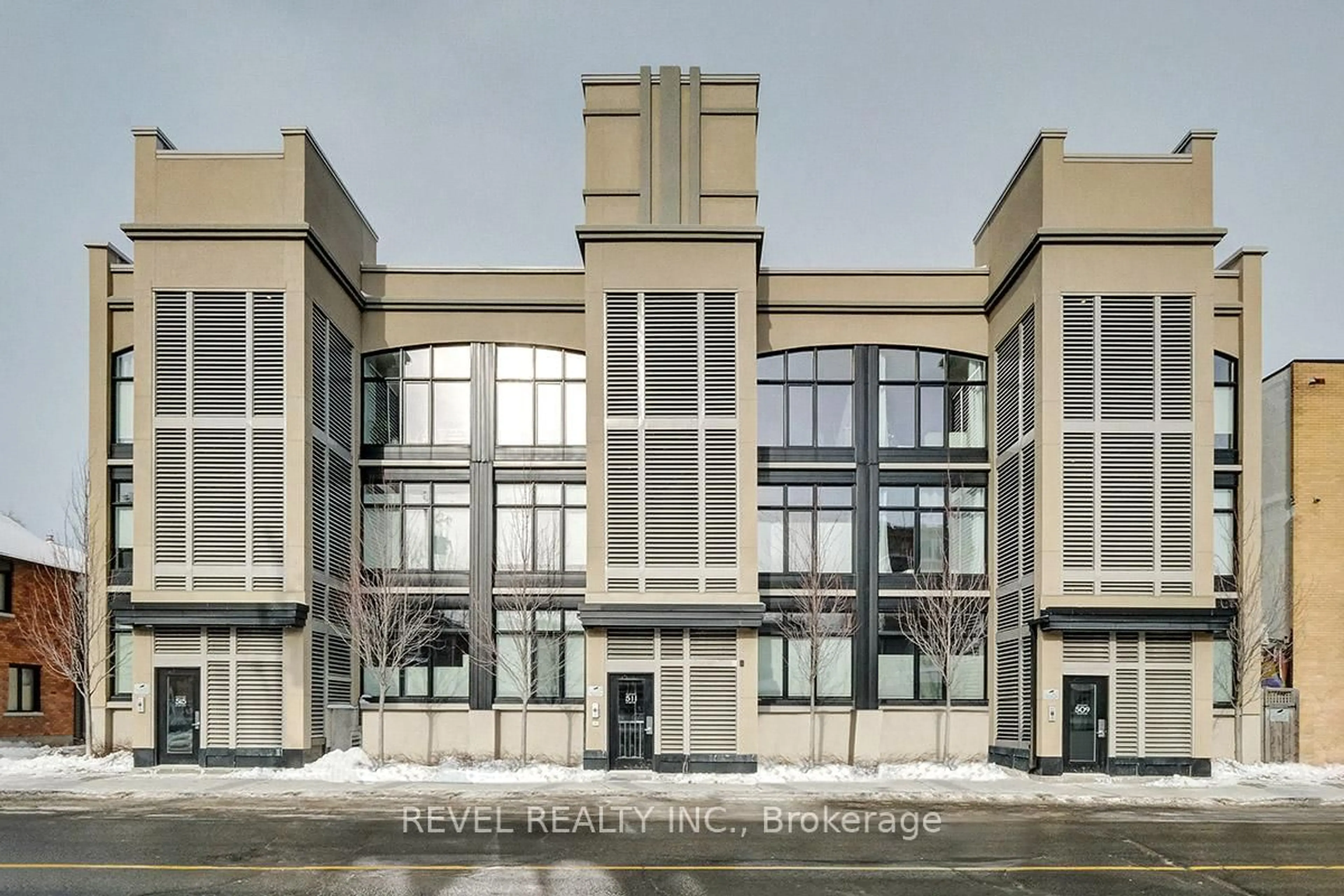 Indoor foyer for 509 Gladstone Ave #4, Ottawa Ontario K1R 5N9