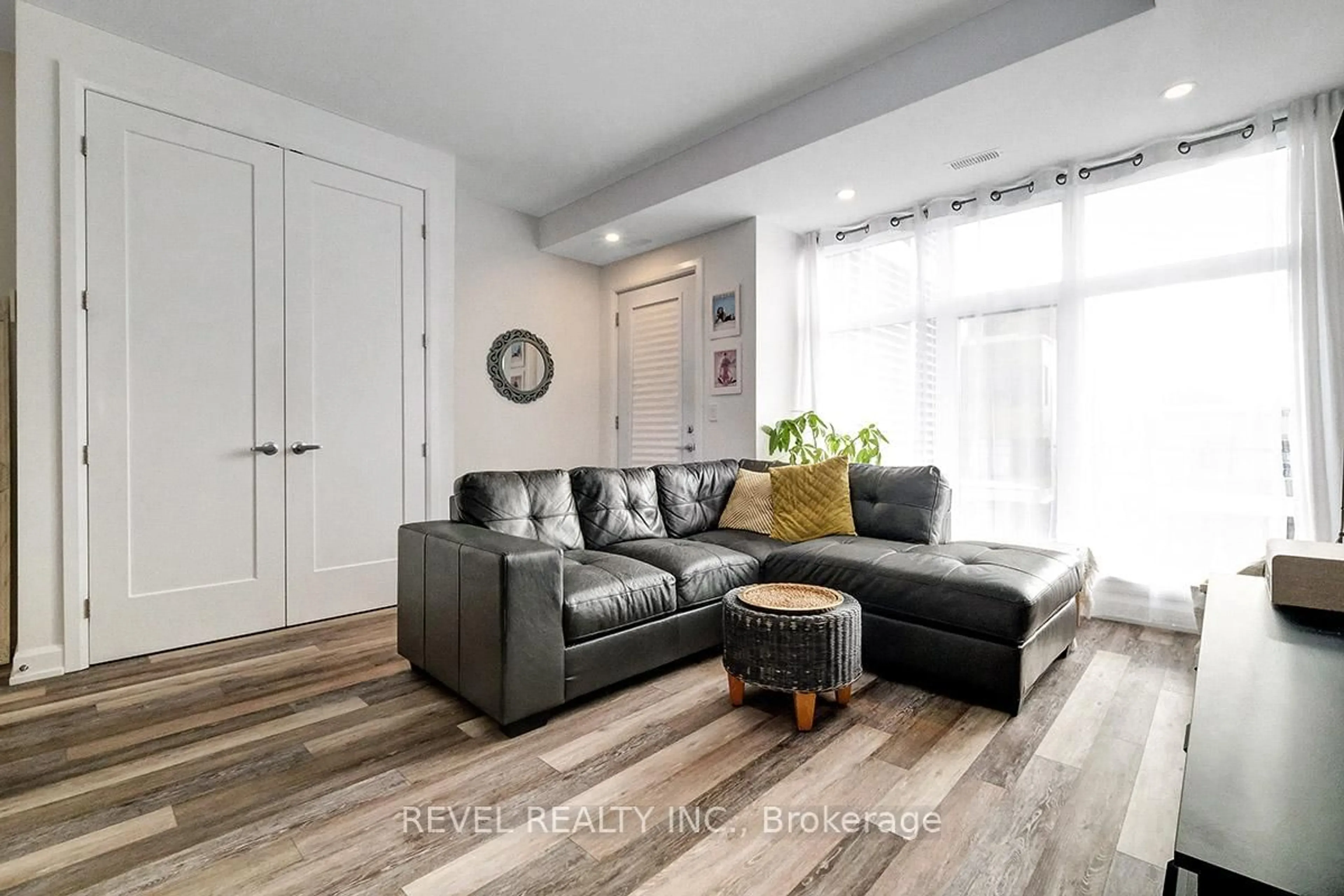 Living room with furniture, unknown for 509 Gladstone Ave #4, Ottawa Ontario K1R 5N9