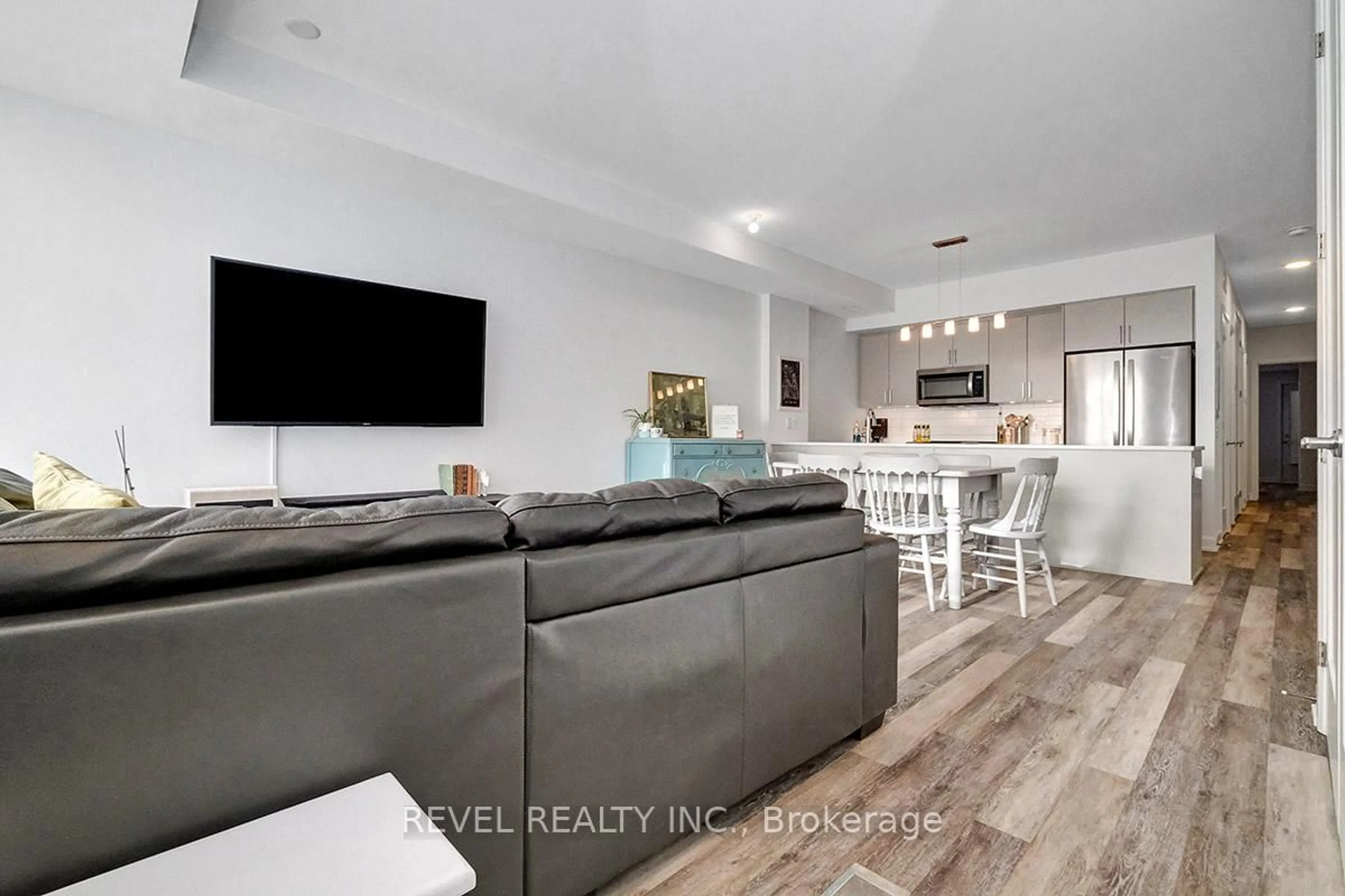 Living room with furniture, unknown for 509 Gladstone Ave #4, Ottawa Ontario K1R 5N9