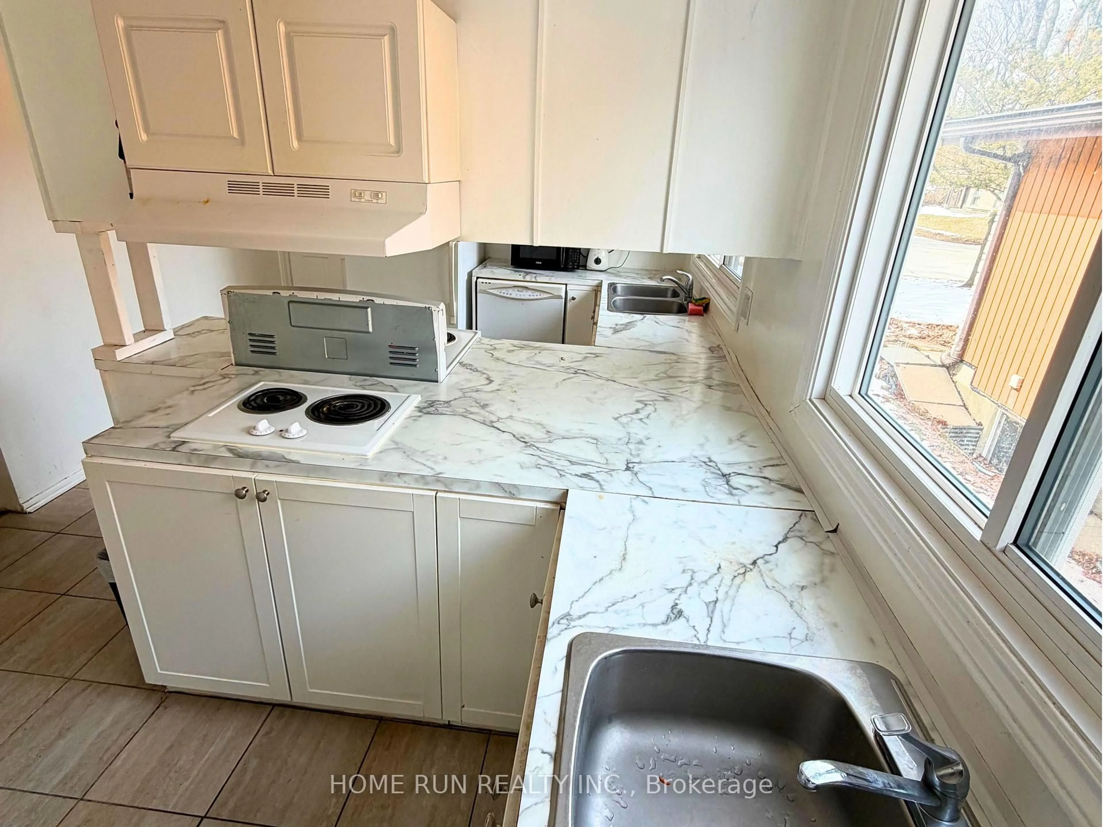 Standard kitchen, ceramic/tile floor for 166 WITHROW Ave, Ottawa Ontario K2G 3N8