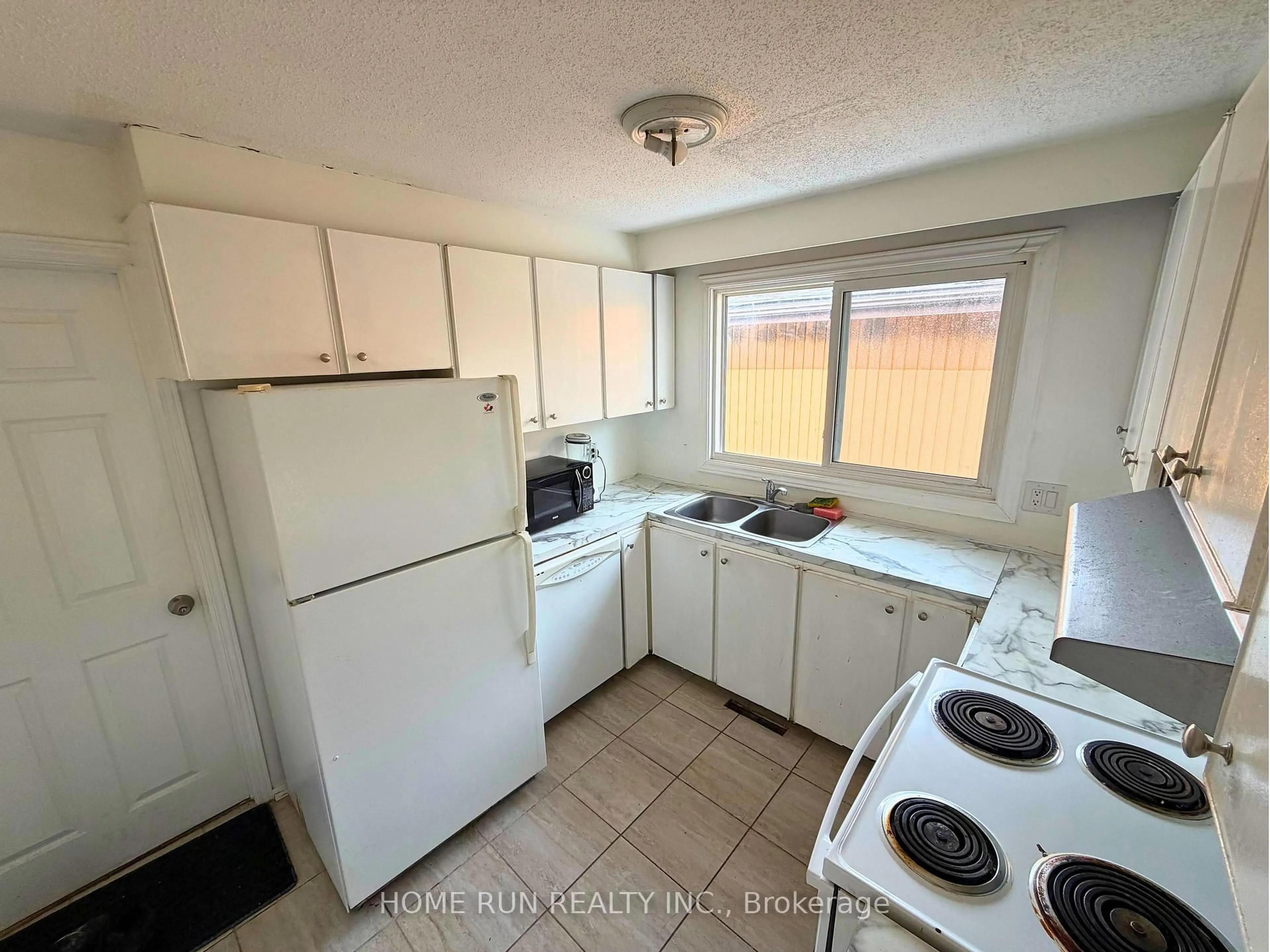 Standard kitchen, unknown for 166 WITHROW Ave, Ottawa Ontario K2G 3N8