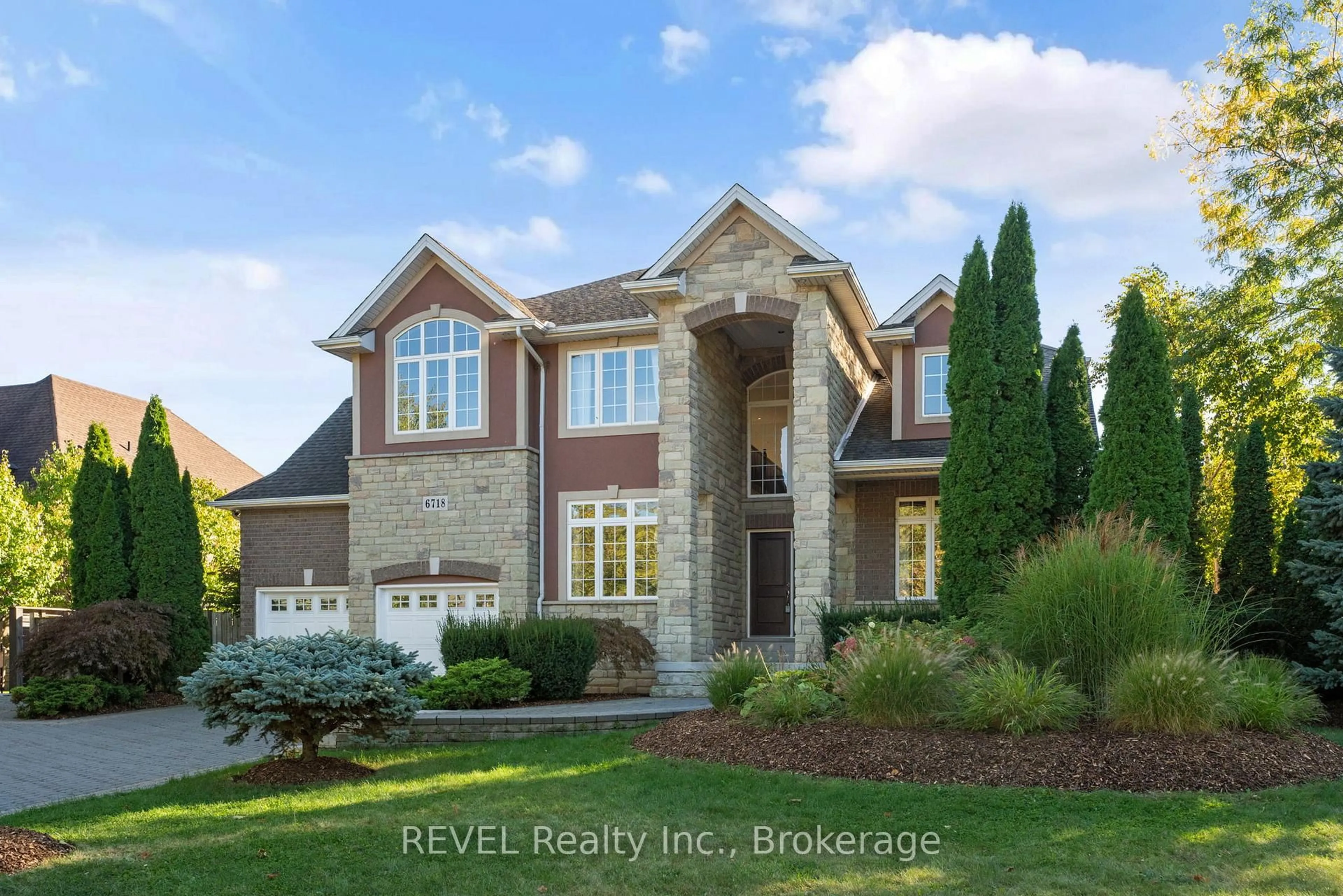 Home with brick exterior material, water/lake/river/ocean view for 6718 Domenic Cres, Niagara Falls Ontario L2J 4L5