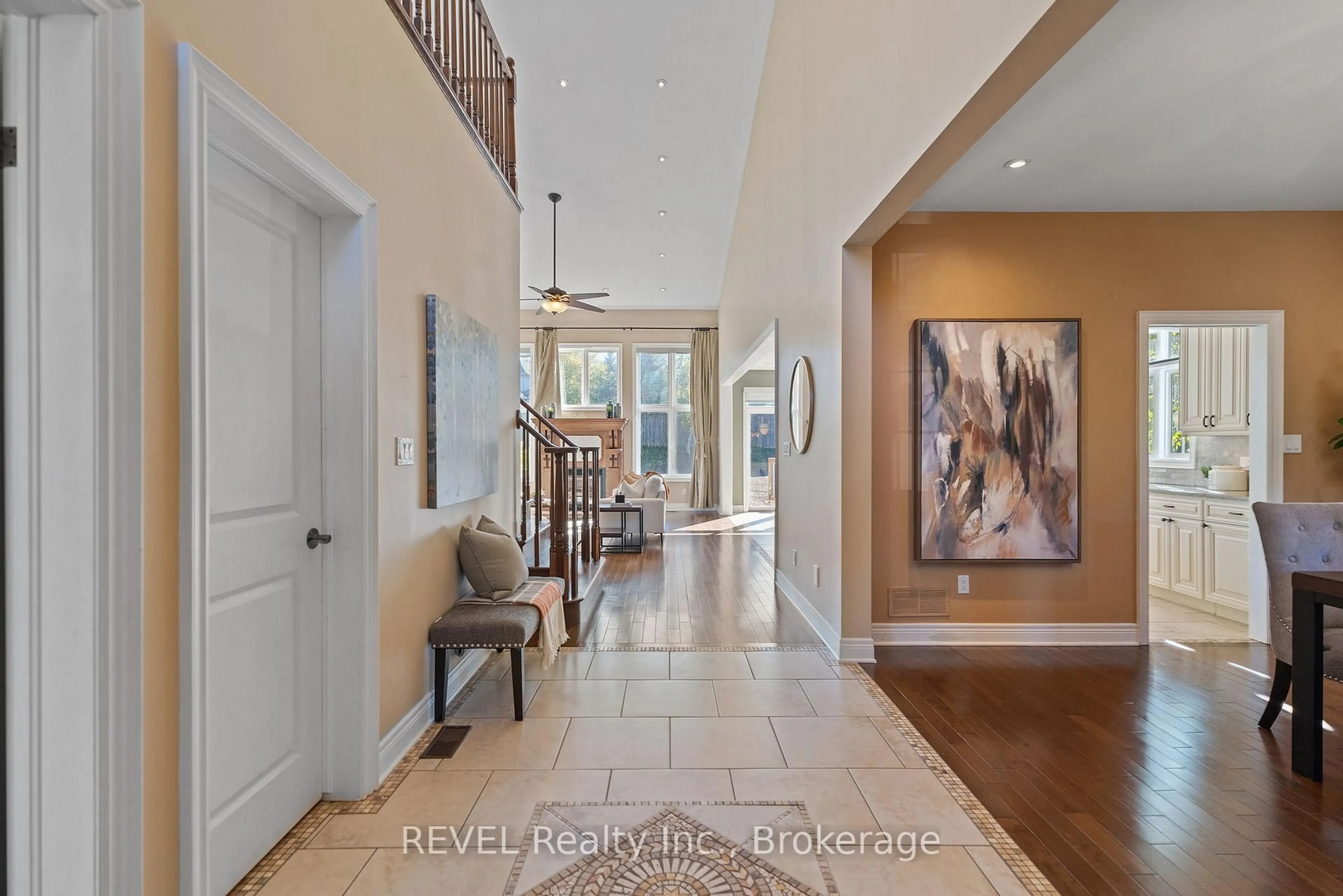 Indoor entryway for 6718 Domenic Cres, Niagara Falls Ontario L2J 4L5