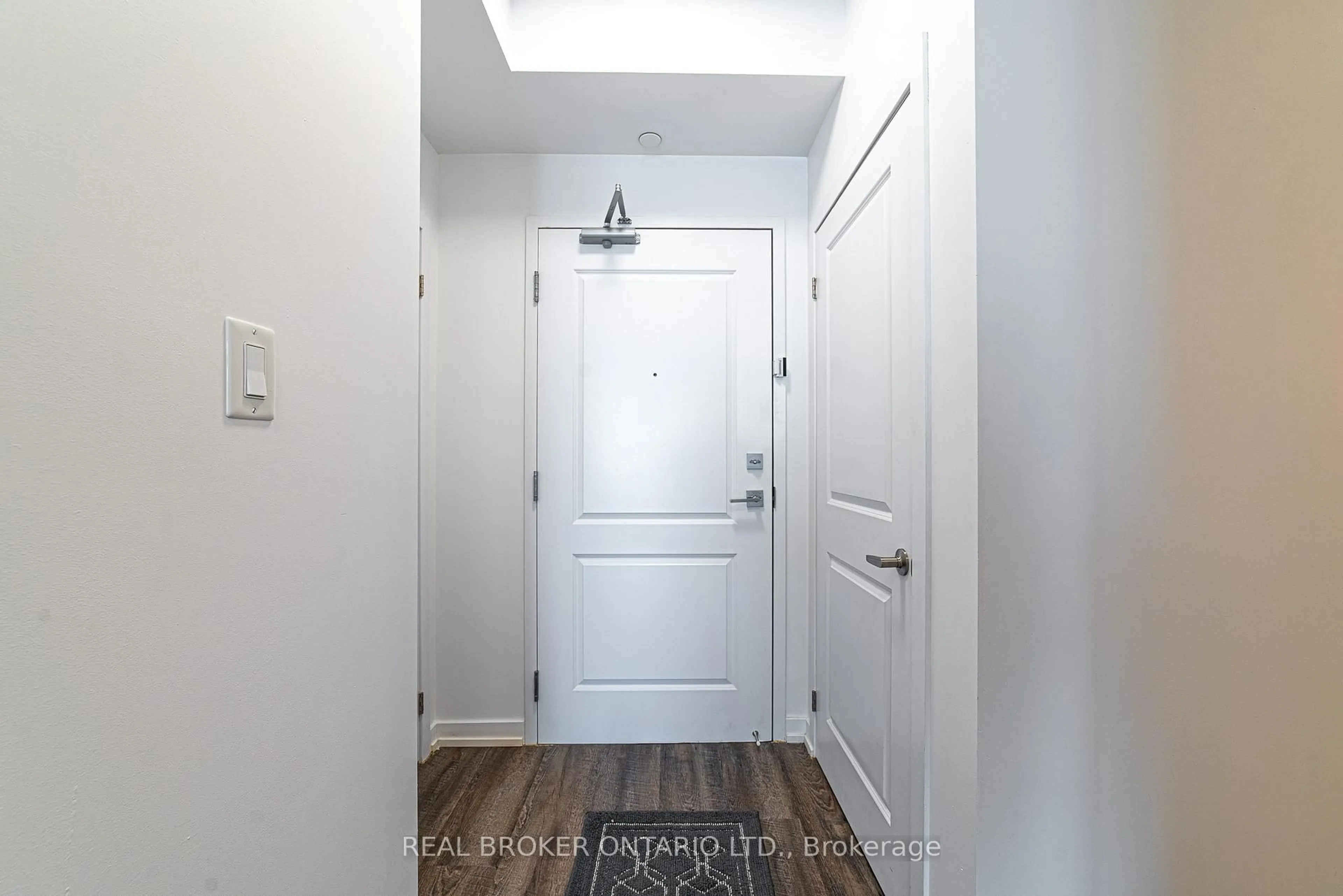 Indoor entryway for 101 Shoreview Pl #436, Hamilton Ontario L8E 0K2