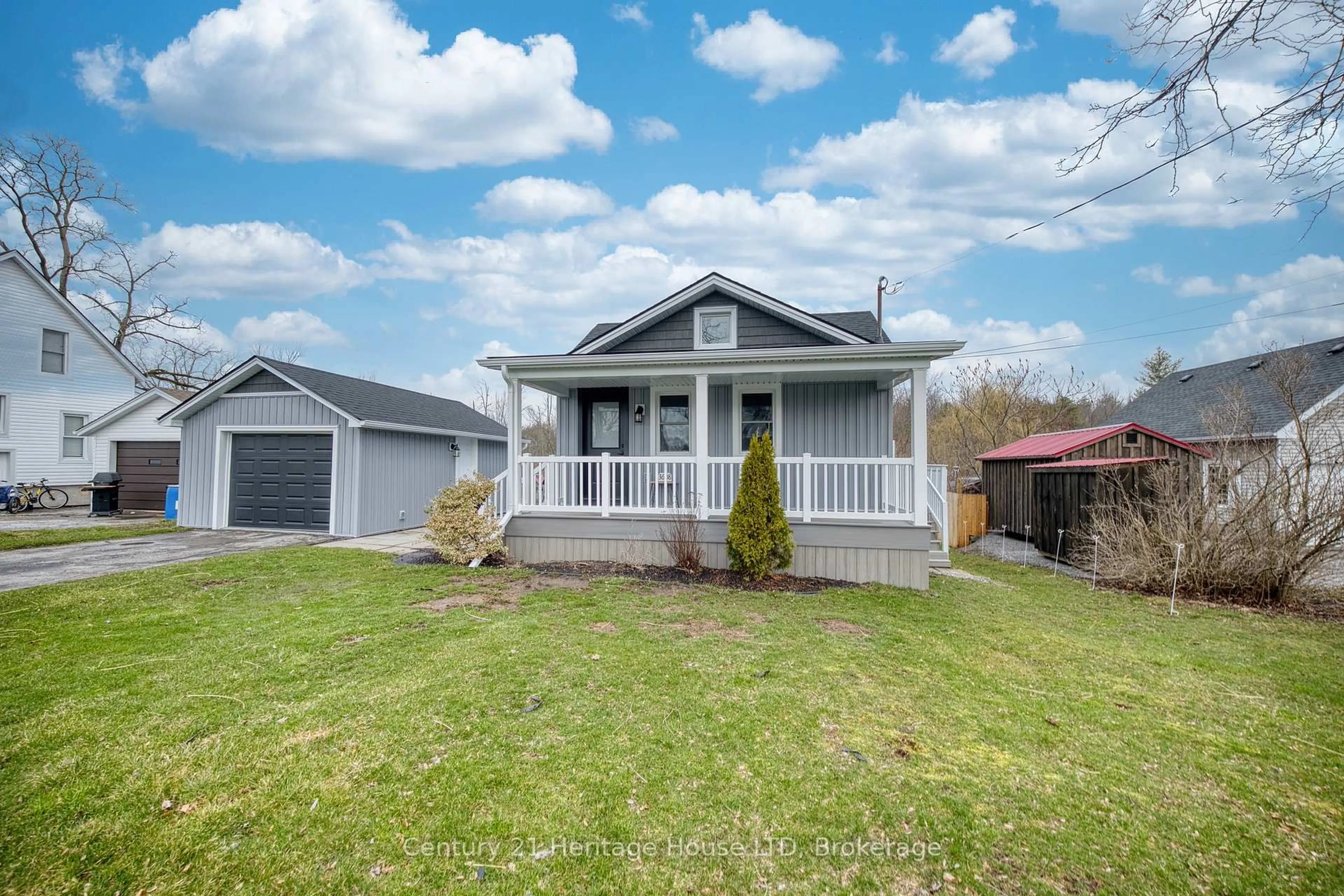 Home with vinyl exterior material, street for 3608 East Main St, Fort Erie Ontario L0S 1S0