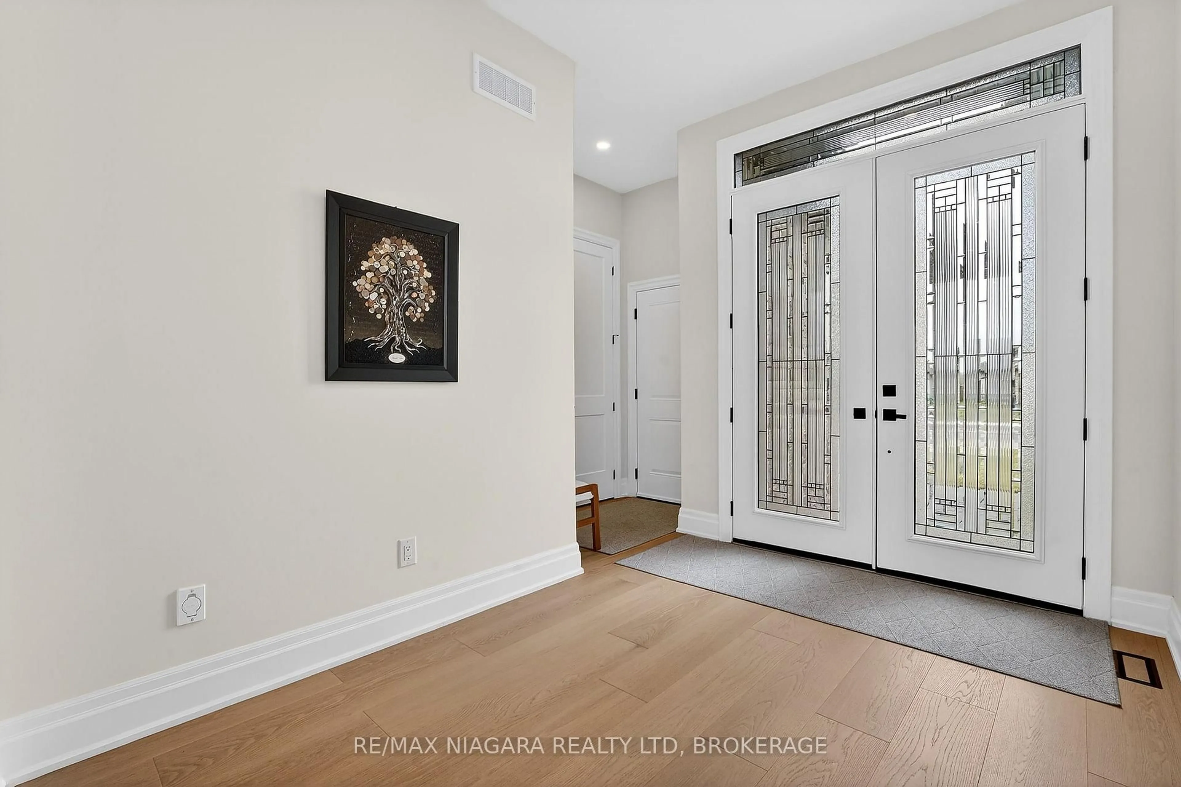 Indoor entryway for 146 Hetram Crt, Fort Erie Ontario L0S 1B0