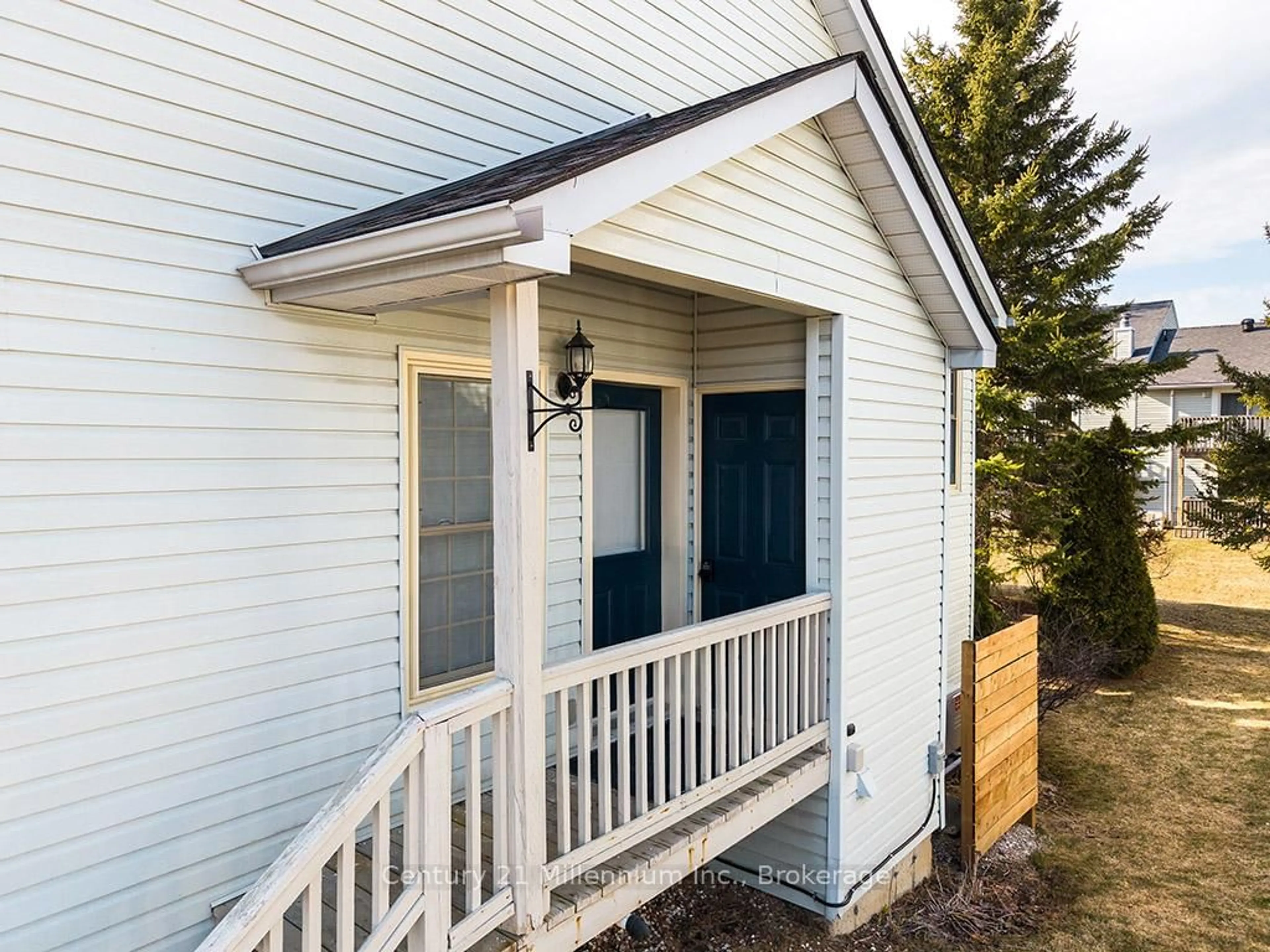 Home with vinyl exterior material, street for 150 Victoria St #122, Blue Mountains Ontario N0H 2P0