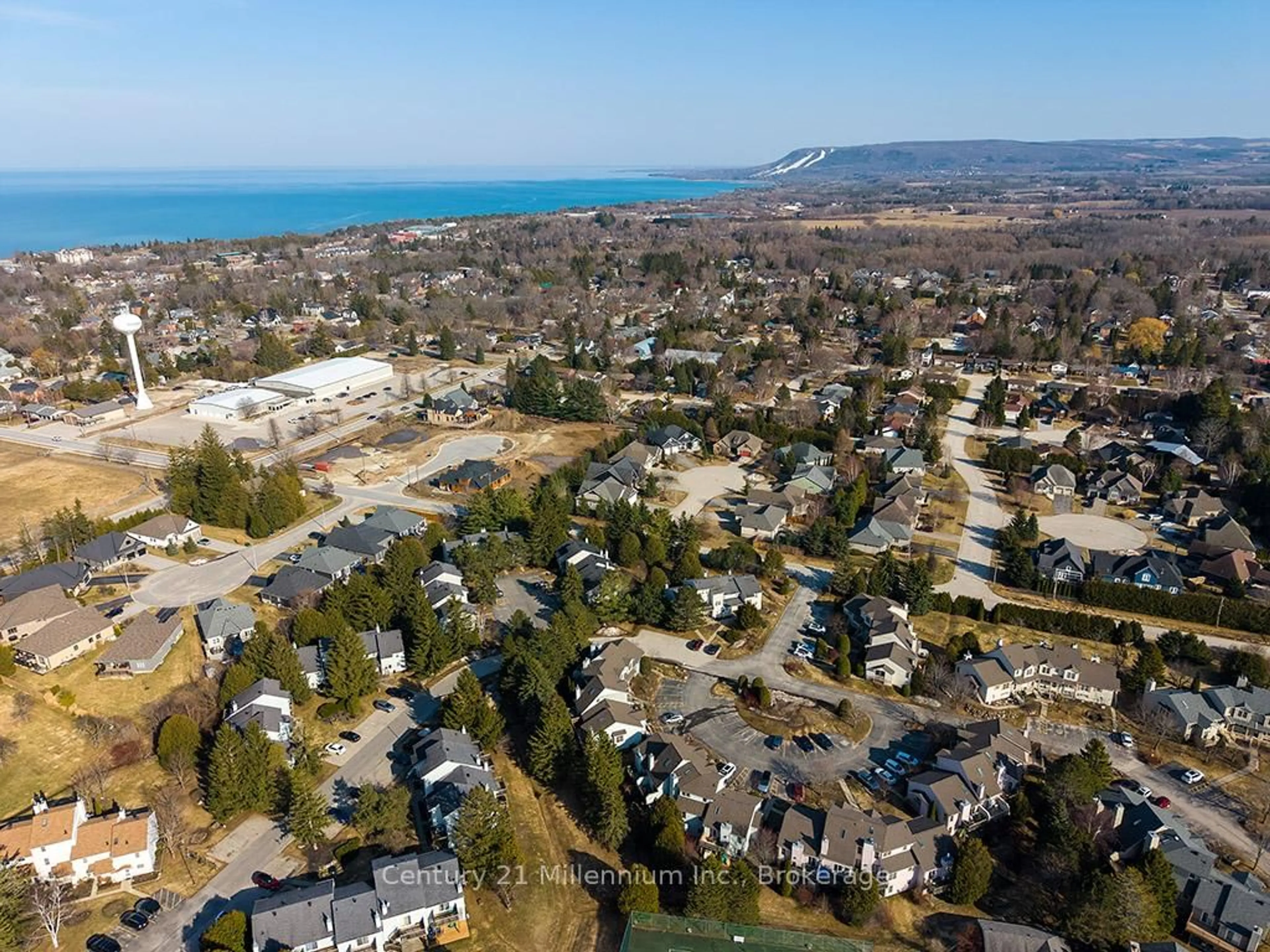A pic from outside/outdoor area/front of a property/back of a property/a pic from drone, unknown for 150 Victoria St #122, Blue Mountains Ontario N0H 2P0