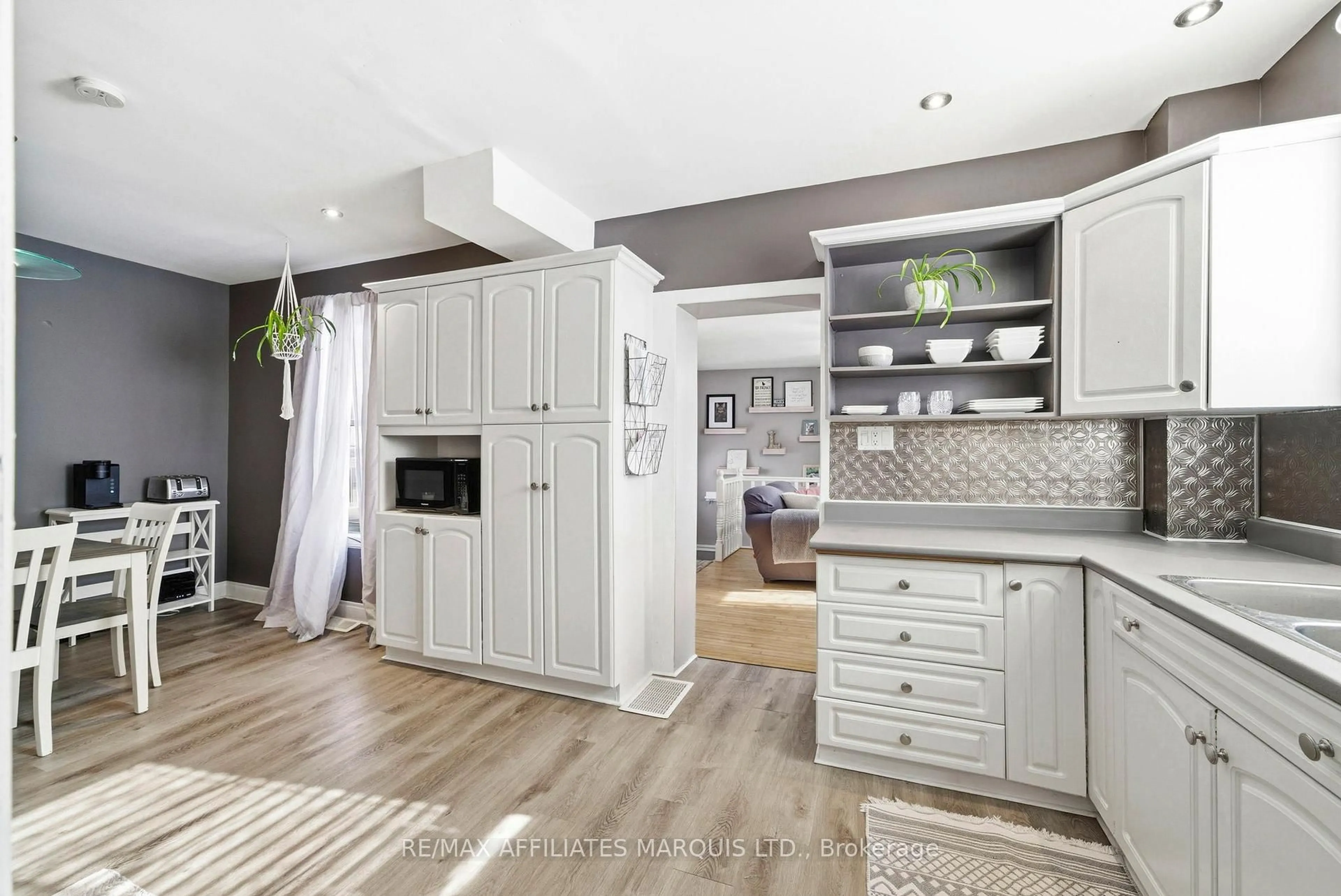 Open concept kitchen, unknown for 409 Marlborough St, Cornwall Ontario K6H 4A5