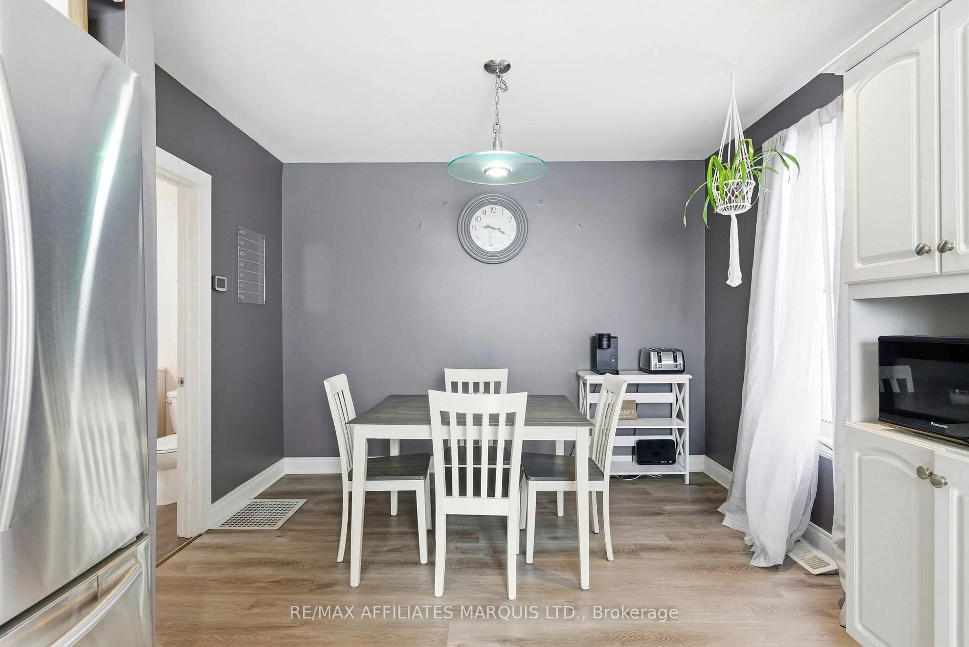 Dining room, wood/laminate floor for 409 Marlborough St, Cornwall Ontario K6H 4A5