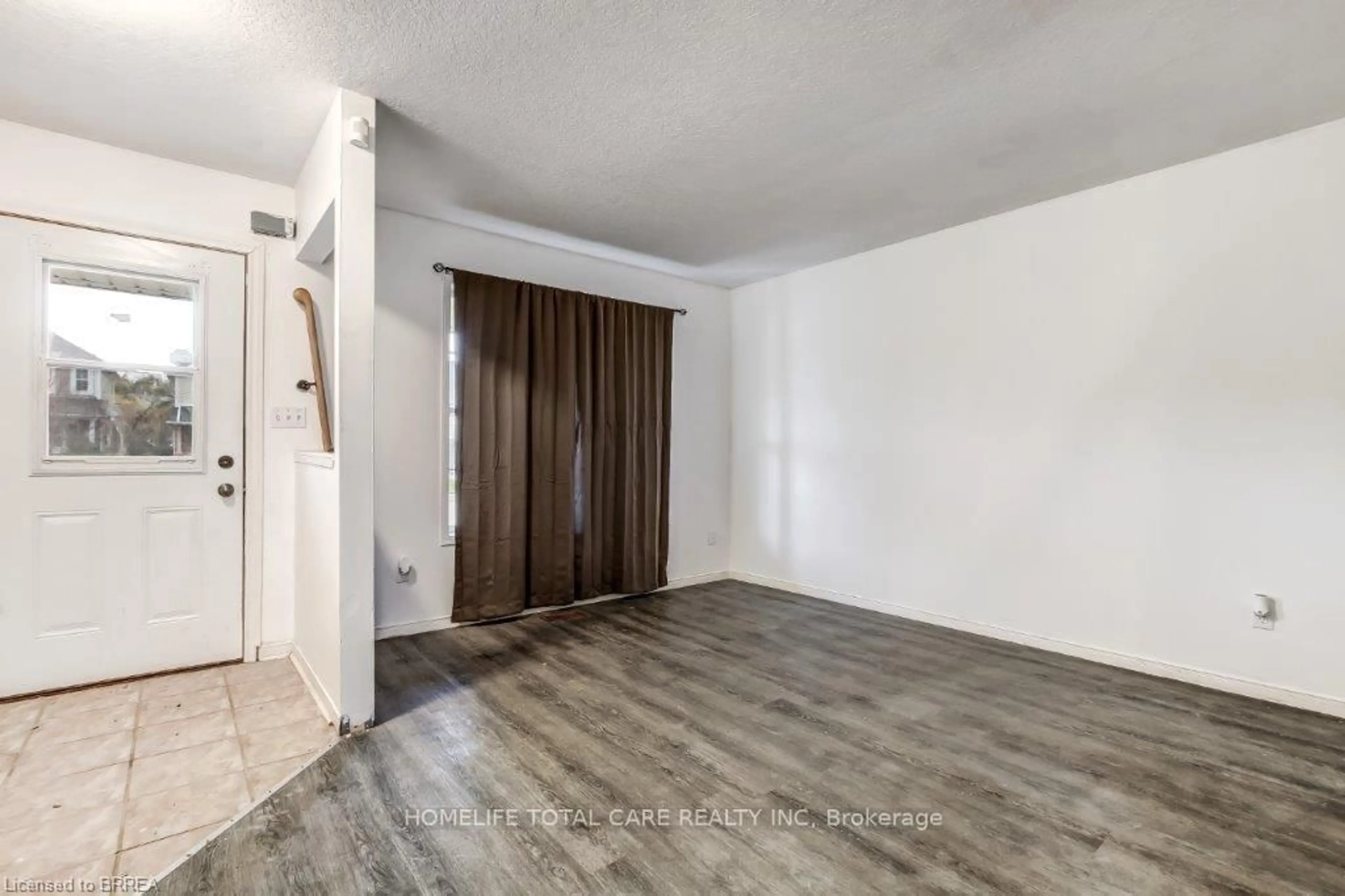 Indoor entryway for 17 Stowe Terrace, Brantford Ontario N3T 6P4