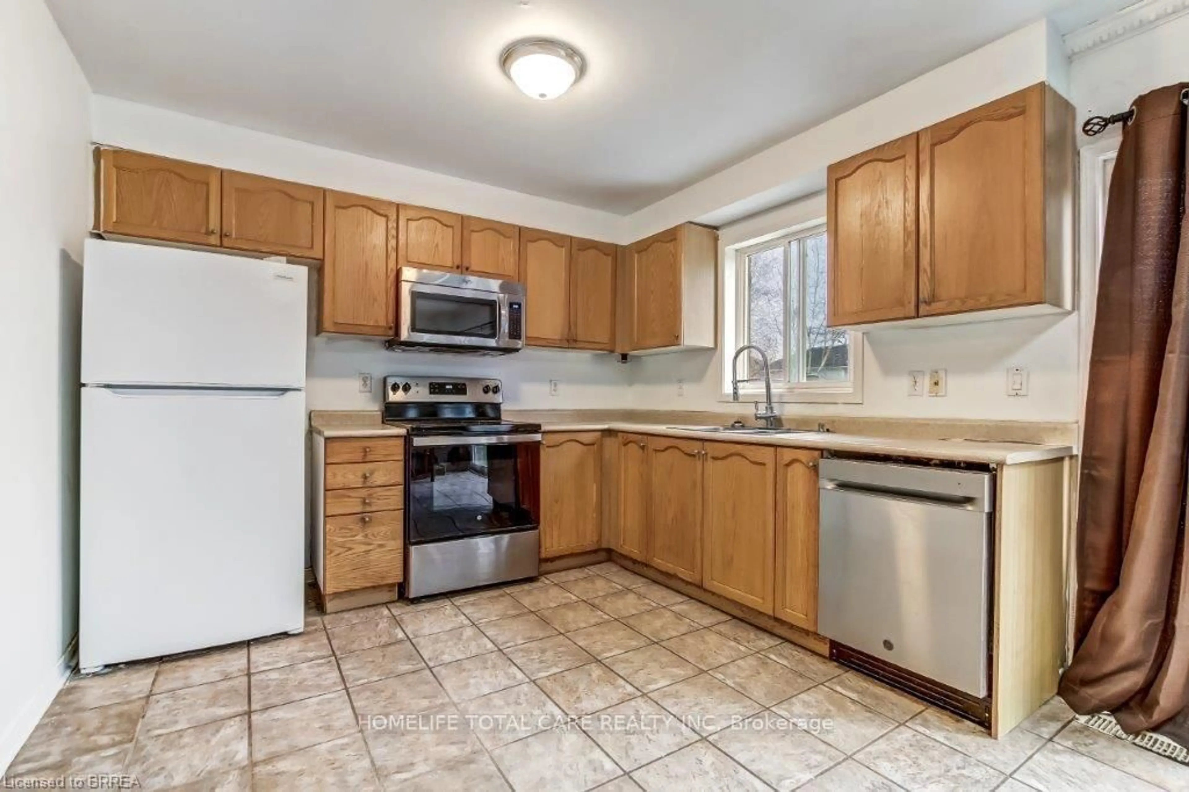 Standard kitchen, ceramic/tile floor for 17 Stowe Terrace, Brantford Ontario N3T 6P4