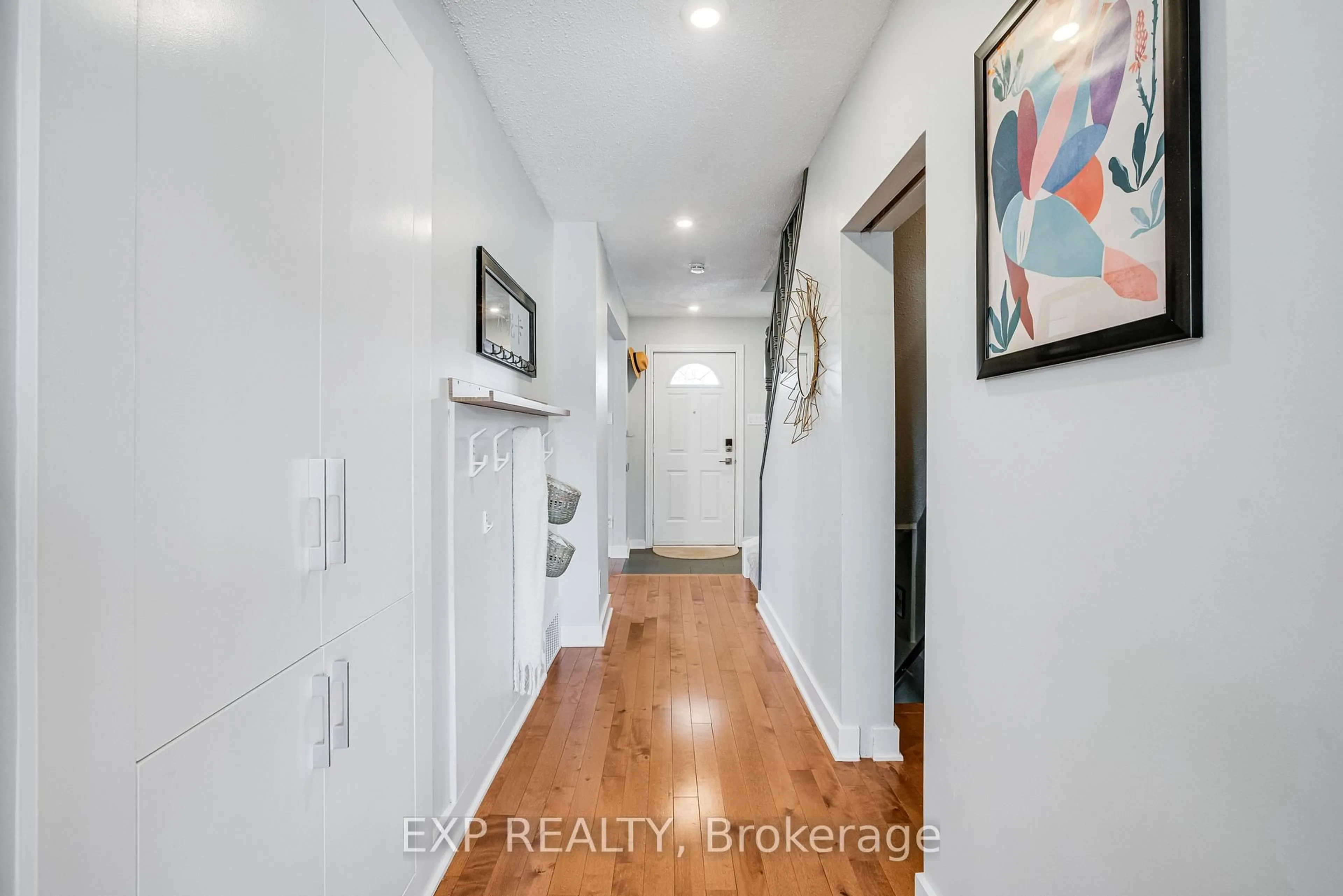 Indoor entryway for 53A Kempster Ave, Ottawa Ontario K2B 6M2